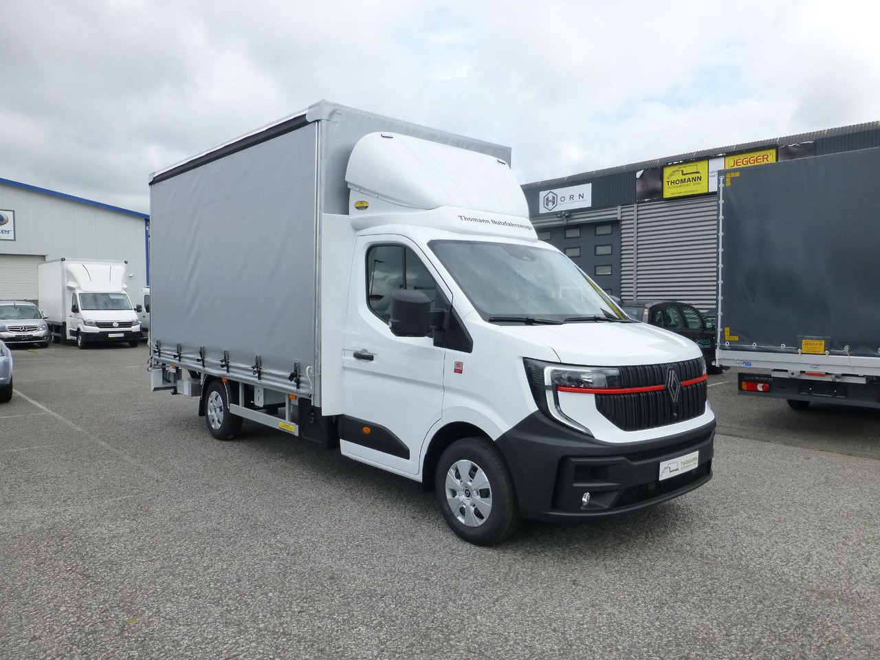 Renault NEW Master Pritsche Plane BÄR Ladebordwand - Transportbil med kapell: bild 2 Renault NEW Master Pritsche Plane BÄR Ladebordwand - Transportbil med kapell: bild 2