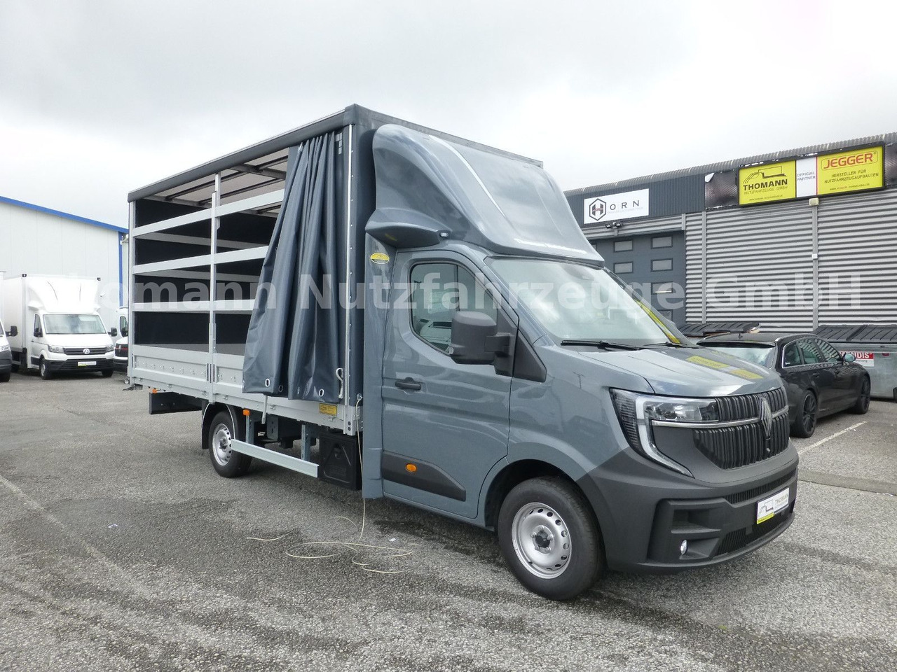 Renault NEW Master Pritsche Plane Premium 2025 - Transportbil med kapell: bild 1 Renault NEW Master Pritsche Plane Premium 2025 - Transportbil med kapell: bild 1