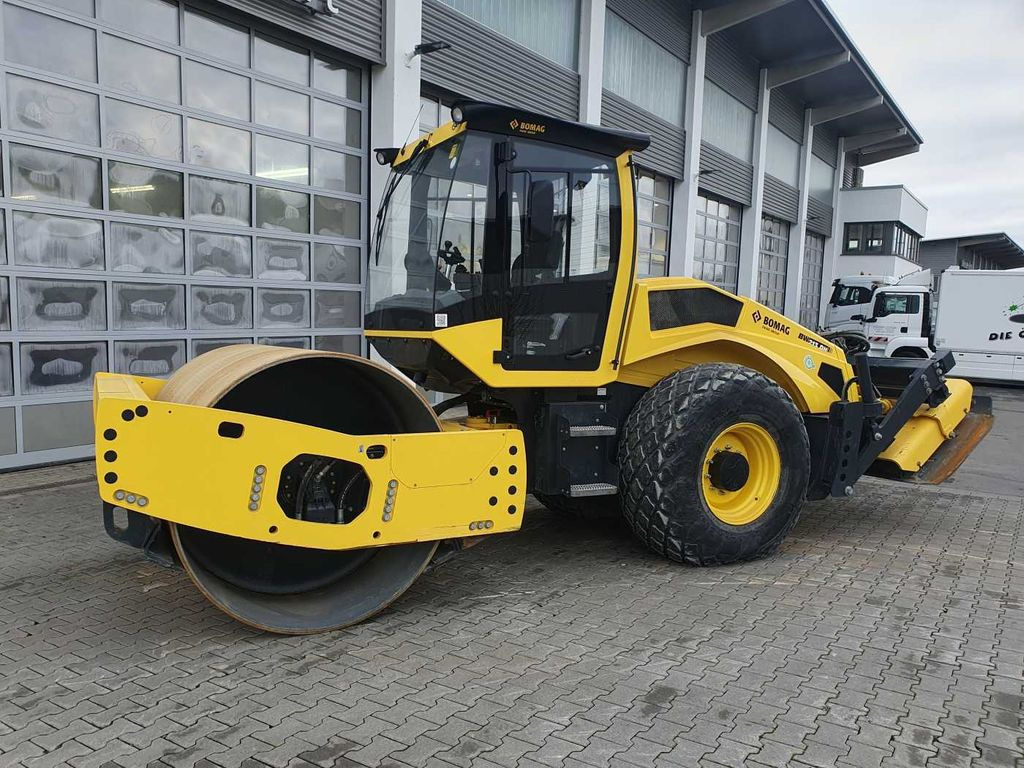 BOMAG BW 213 DH+P-5 / 2022 / Verdichterplatten / Klima - Kompaktor: bild 2 BOMAG BW 213 DH+P-5 / 2022 / Verdichterplatten / Klima - Kompaktor: bild 2