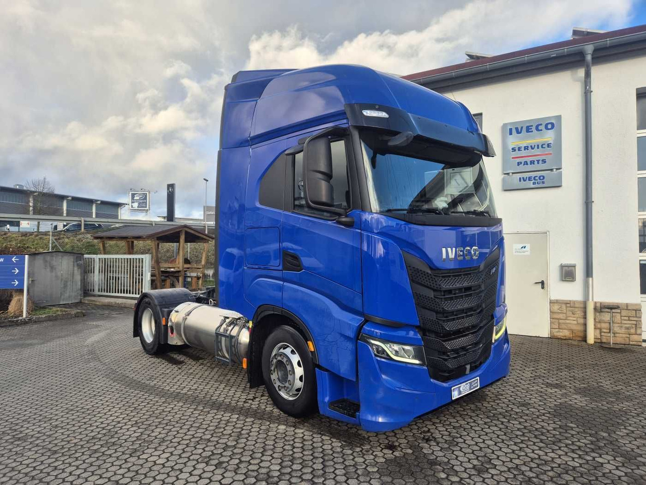 Iveco S-Way 460 NP LNG ACC Intarder Navi - Dragbil: bild 3 Iveco S-Way 460 NP LNG ACC Intarder Navi - Dragbil: bild 3
