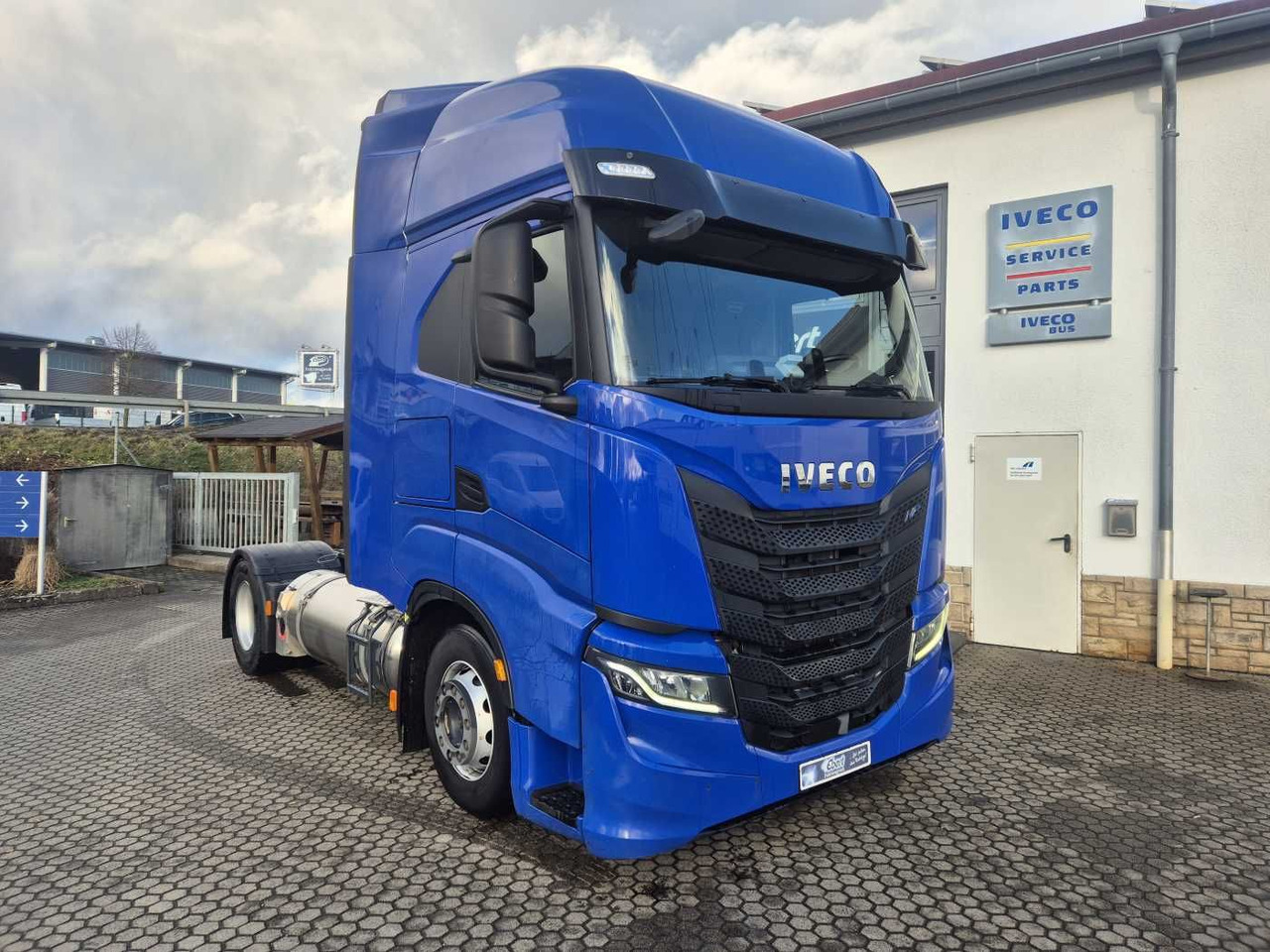 Iveco S-Way 460 NP LNG ACC Intarder Navi - Dragbil: bild 1 Iveco S-Way 460 NP LNG ACC Intarder Navi - Dragbil: bild 1