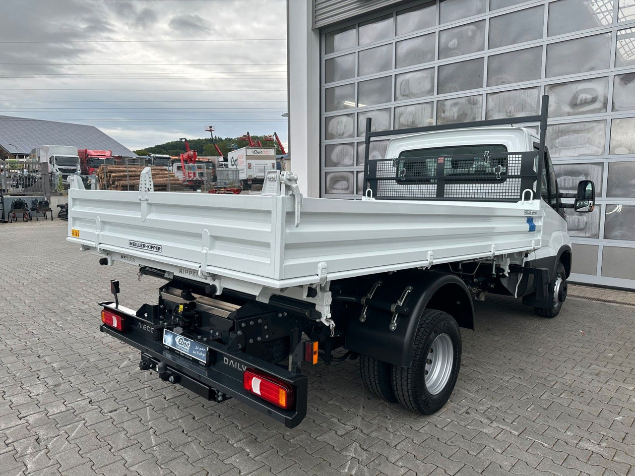 Iveco 70C18H 3-S.-Kipper Meiller *R3.450mm*2xAHK* - Transportbil med tippflak: bild 5 Iveco 70C18H 3-S.-Kipper Meiller *R3.450mm*2xAHK* - Transportbil med tippflak: bild 5
