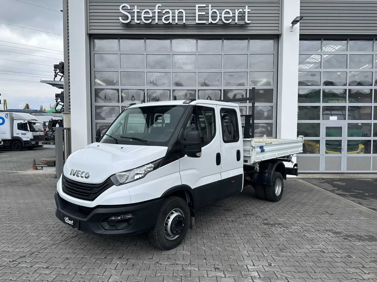 Iveco 70C18H 3-S.Kipper *R.3750mm*7Sitze*AHK* - Transportbil med tippflak: bild 1 Iveco 70C18H 3-S.Kipper *R.3750mm*7Sitze*AHK* - Transportbil med tippflak: bild 1