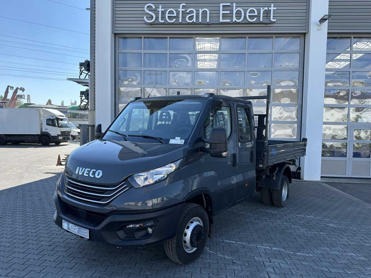 Iveco 70C18H Meiller 3-S.Kipper *R.3750mm*7Sitze*AHK* - Transportbil med tippflak: bild 1 Iveco 70C18H Meiller 3-S.Kipper *R.3750mm*7Sitze*AHK* - Transportbil med tippflak: bild 1