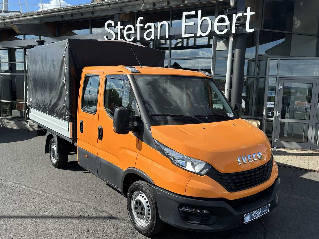 Iveco Daily 35S14 Pritsche+Plane *AHK*Ladekran*7-Sitze - Transportbil med flak: bild 1 Iveco Daily 35S14 Pritsche+Plane *AHK*Ladekran*7-Sitze - Transportbil med flak: bild 1