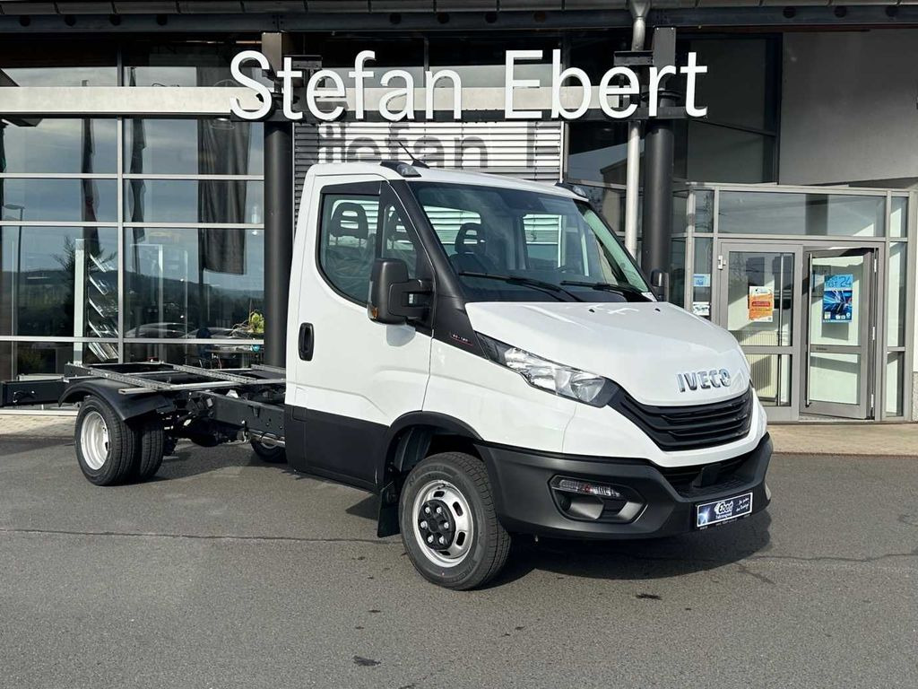 Iveco Daily 50C18 3.0L *R3750mm*Navi*Klima* 3x - Chassi lastbil: bild 1 Iveco Daily 50C18 3.0L *R3750mm*Navi*Klima* 3x - Chassi lastbil: bild 1