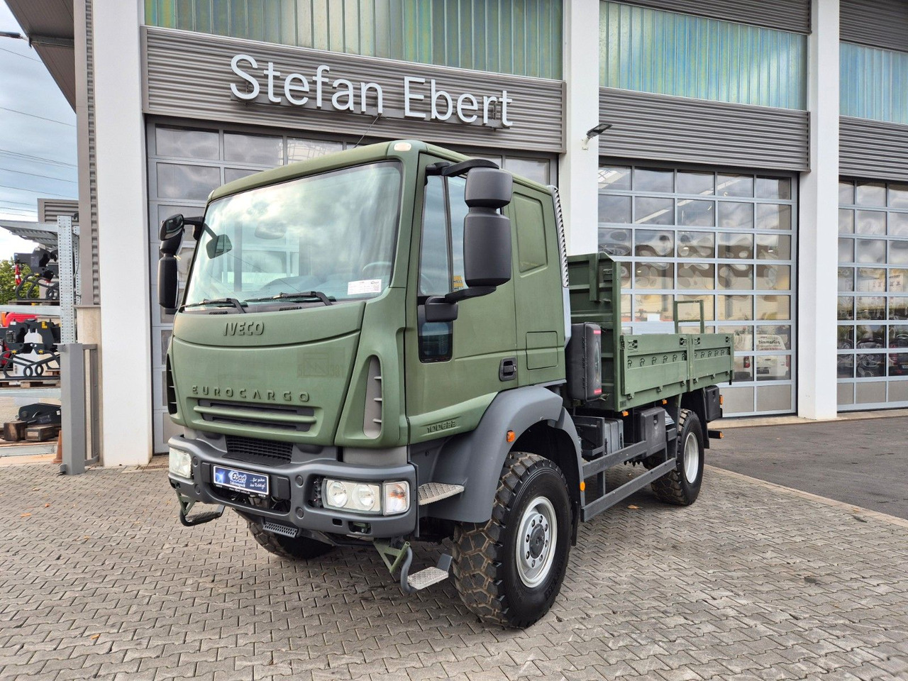 Iveco Eurocargo ML100E22WM-BW 4x4 Pritsche L-Haus Bett - Flakbil: bild 1 Iveco Eurocargo ML100E22WM-BW 4x4 Pritsche L-Haus Bett - Flakbil: bild 1