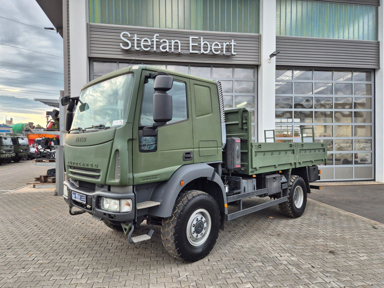 Iveco Eurocargo ML100E22WM-BW 4x4 Pritsche L-Haus Bett - Flakbil: bild 3 Iveco Eurocargo ML100E22WM-BW 4x4 Pritsche L-Haus Bett - Flakbil: bild 3