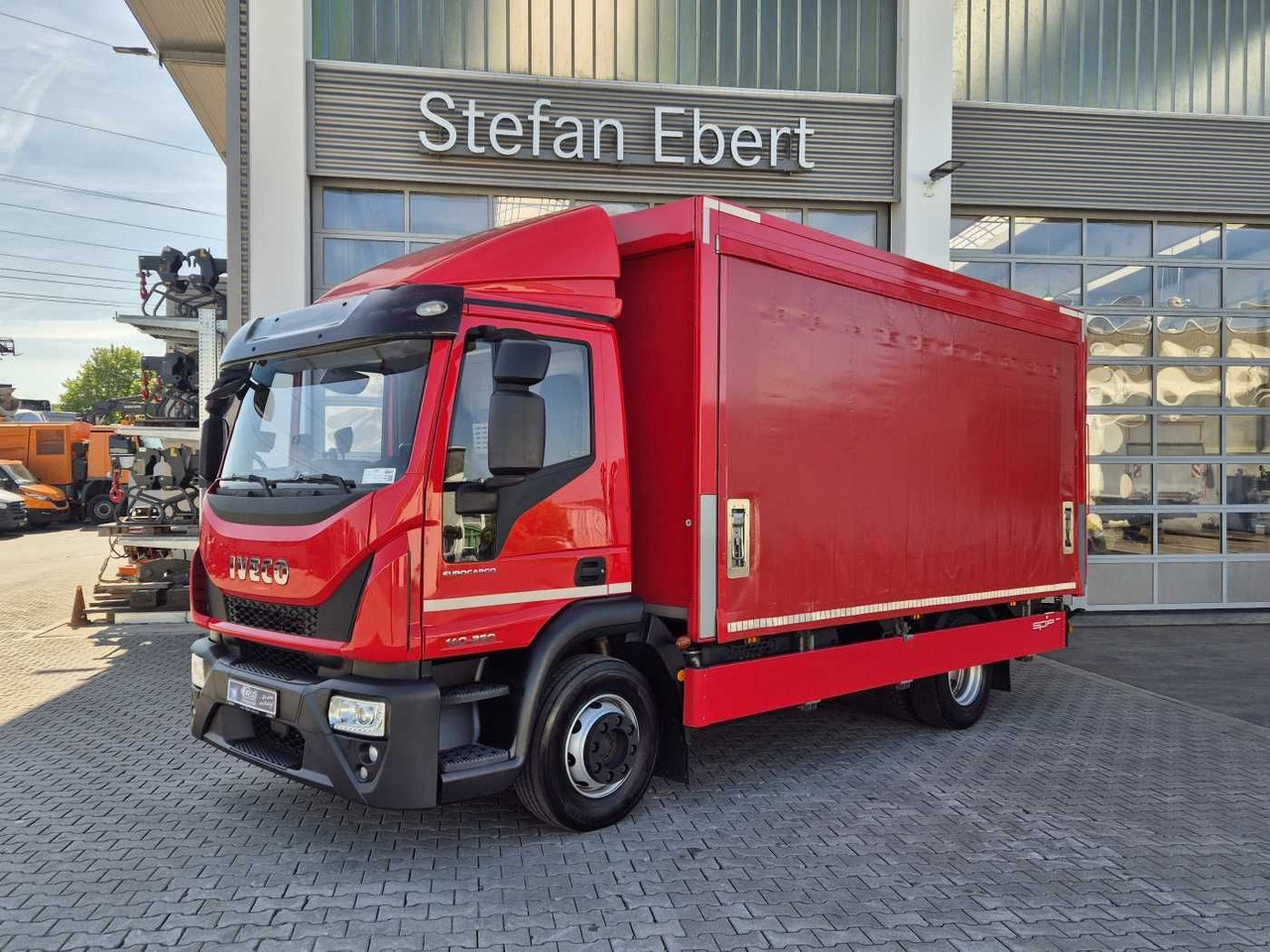 Iveco Eurocargo ML140E25/P Schiebeplanen LBW 1.500kg - Dryckestransport lastbil: bild 1 Iveco Eurocargo ML140E25/P Schiebeplanen LBW 1.500kg - Dryckestransport lastbil: bild 1