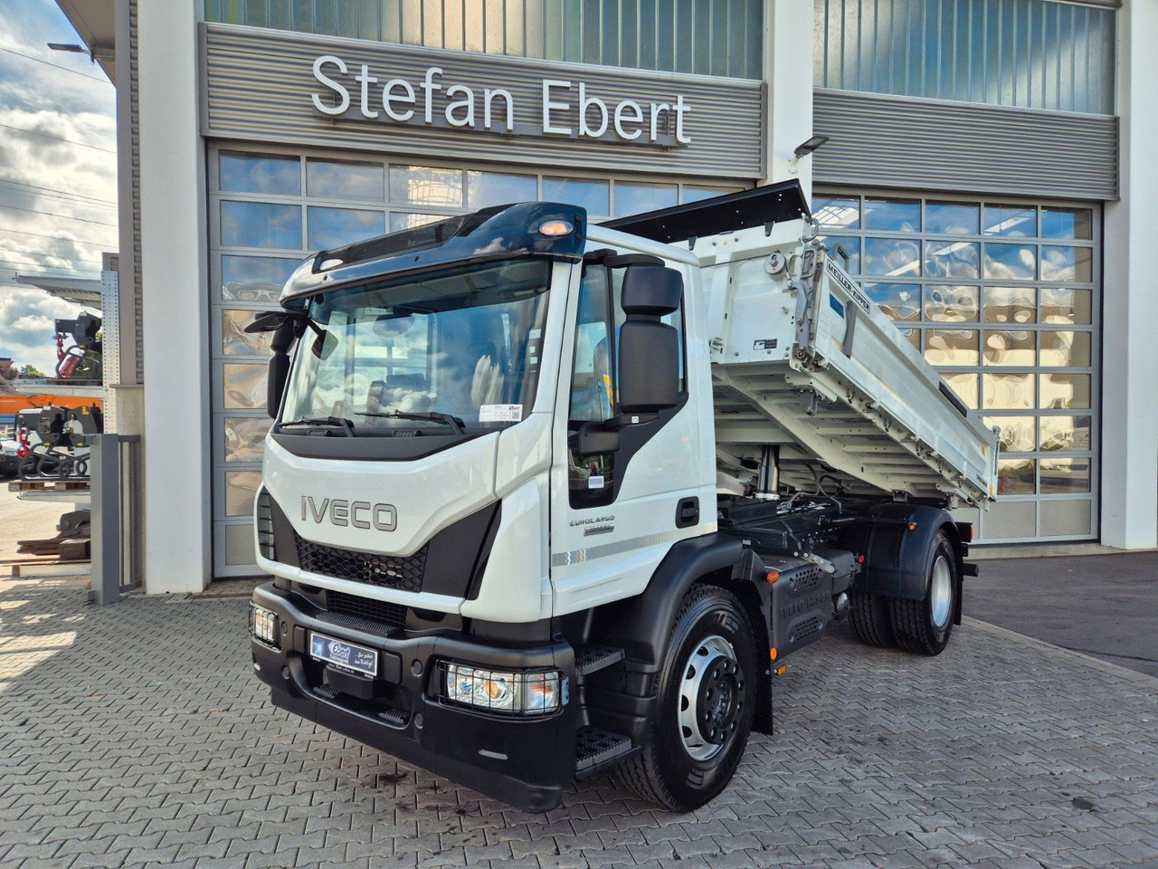 Iveco Eurocargo ML180E32K 4x2 Meiller AHK - Tippbil lastbil: bild 1 Iveco Eurocargo ML180E32K 4x2 Meiller AHK - Tippbil lastbil: bild 1