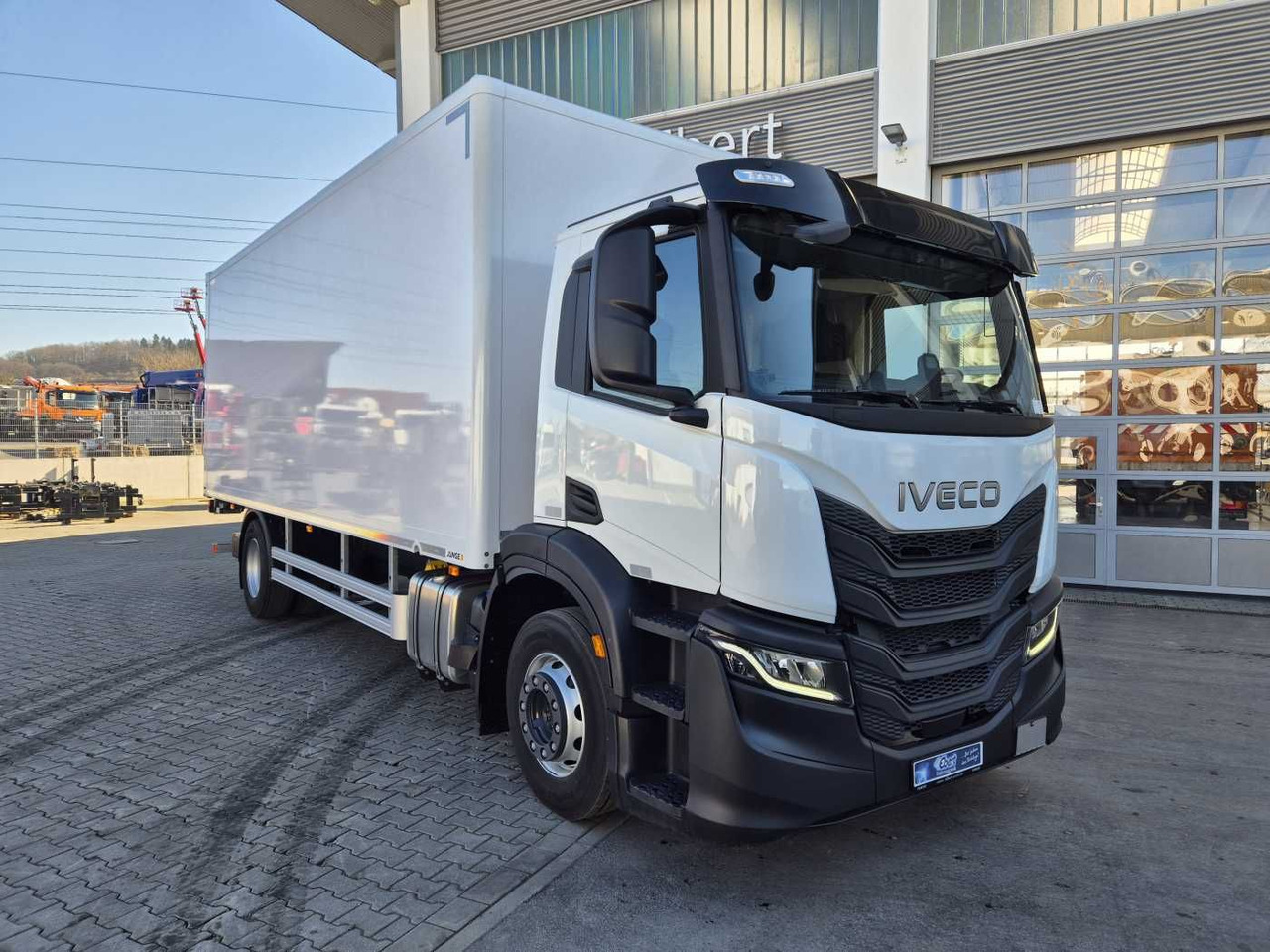Iveco S-Way AD190S40/P Junge AHK LBW 2.000kg - Lastbil med skåp: bild 2 Iveco S-Way AD190S40/P Junge AHK LBW 2.000kg - Lastbil med skåp: bild 2