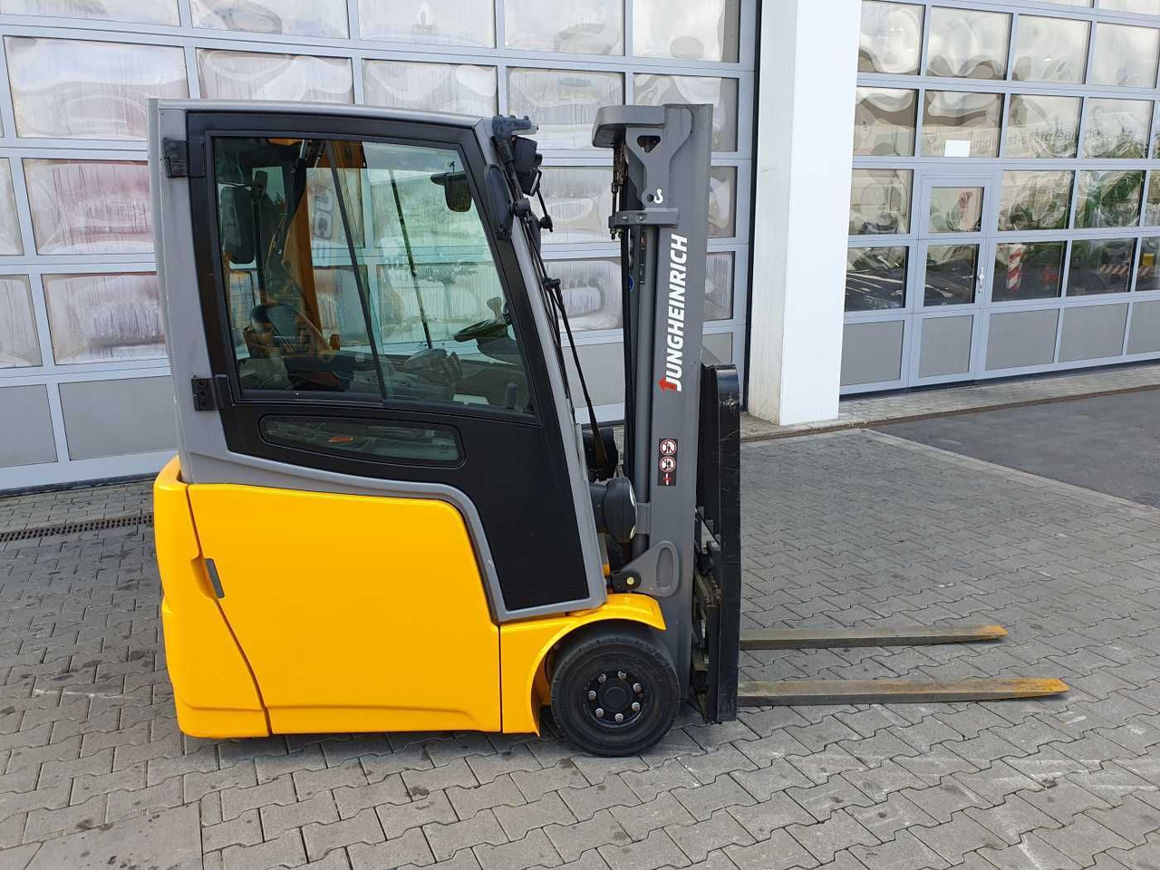Jungheinrich EFG 215 / Triplex: 4.25m! / SS / 2.472h! / 2020 - Eltruck: bild 2 Jungheinrich EFG 215 / Triplex: 4.25m! / SS / 2.472h! / 2020 - Eltruck: bild 2