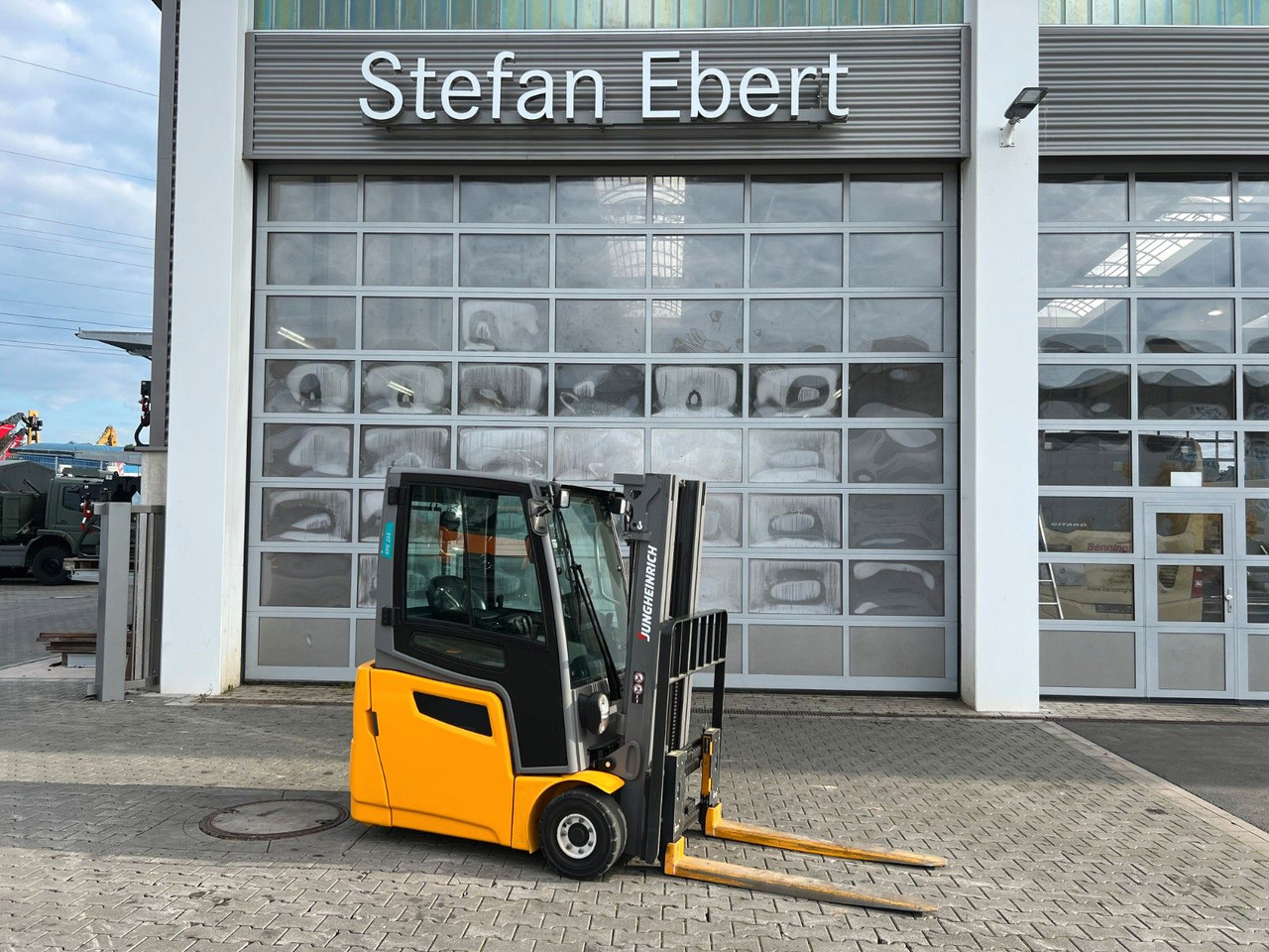 Jungheinrich EFG 215 / Triplex: 4.25m! / SS / 4.029h - Eltruck: bild 1 Jungheinrich EFG 215 / Triplex: 4.25m! / SS / 4.029h - Eltruck: bild 1