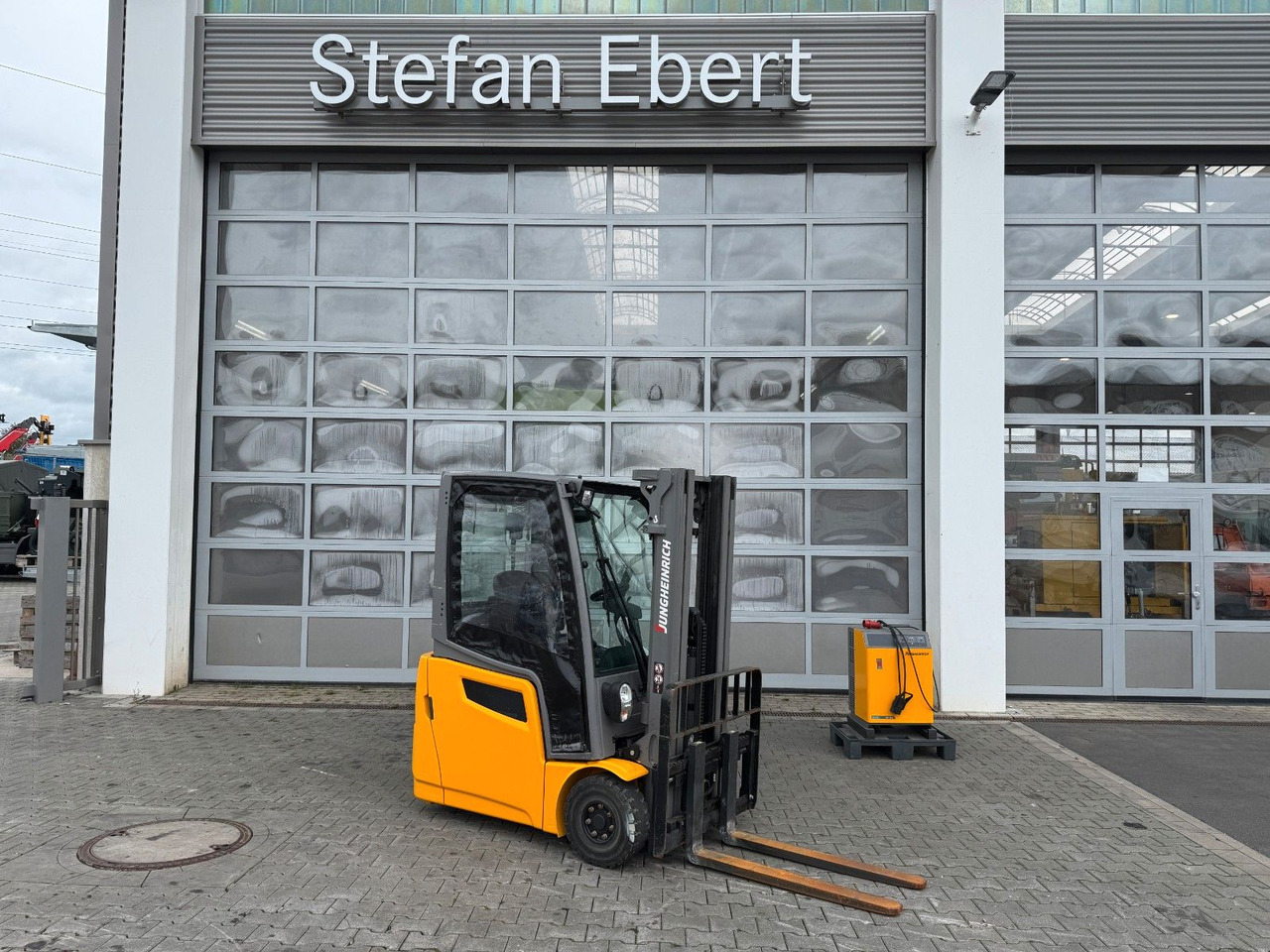 Jungheinrich EFG 215 / Triplex: 4.25m! / SS / nur 3.298h! - Eltruck: bild 1 Jungheinrich EFG 215 / Triplex: 4.25m! / SS / nur 3.298h! - Eltruck: bild 1
