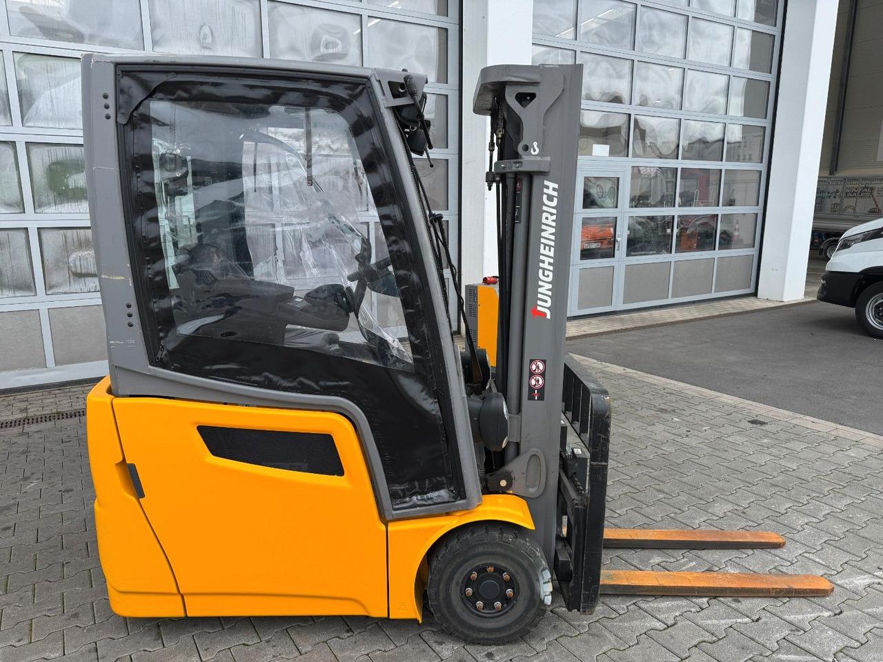 Jungheinrich EFG 215 / Triplex: 4.25m! / SS / nur 3.298h! - Eltruck: bild 2 Jungheinrich EFG 215 / Triplex: 4.25m! / SS / nur 3.298h! - Eltruck: bild 2