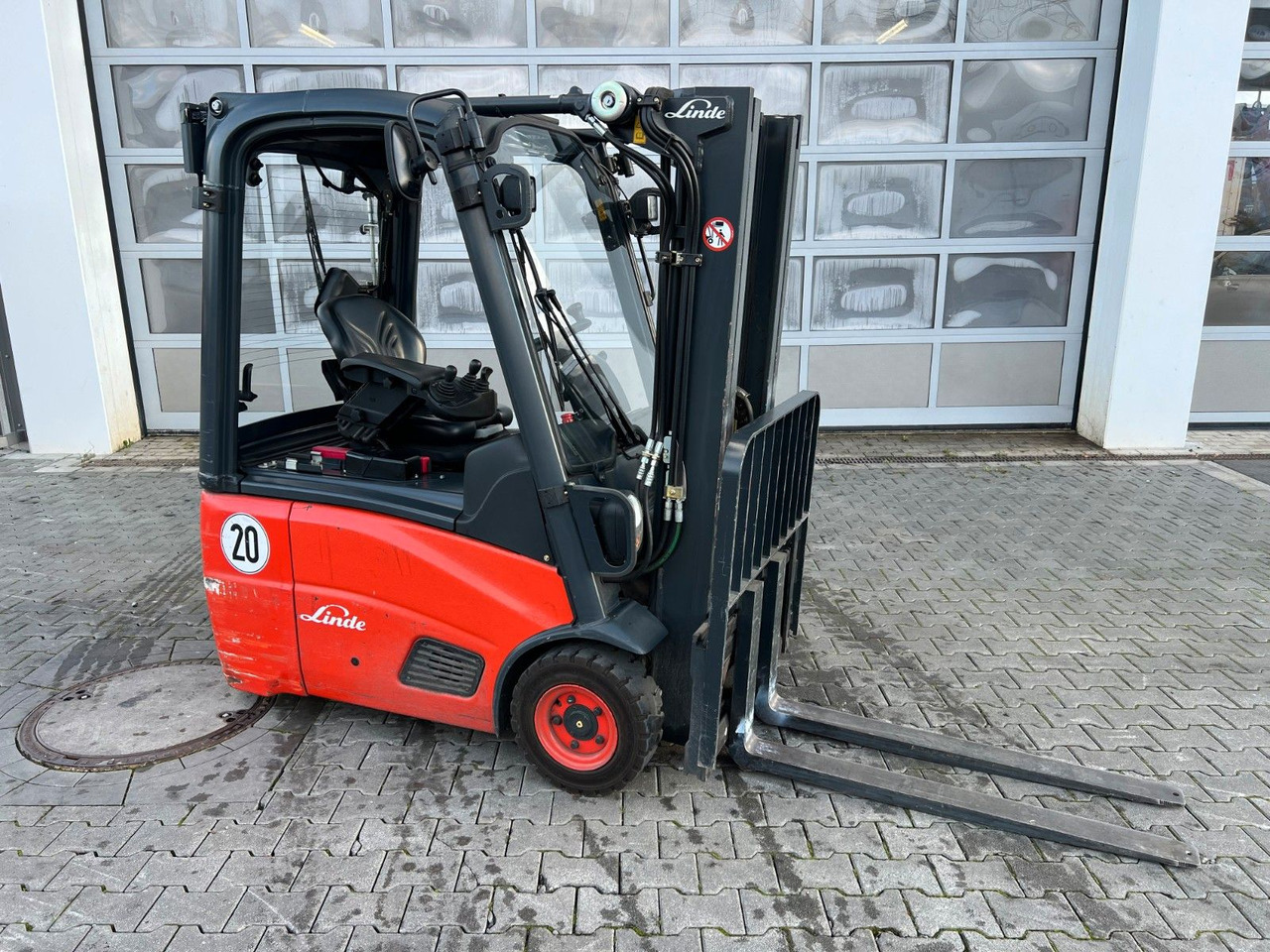 Linde E14 - 01 / Triplex: 4.10m! / SS / nur 986h! - Eltruck: bild 2 Linde E14 - 01 / Triplex: 4.10m! / SS / nur 986h! - Eltruck: bild 2
