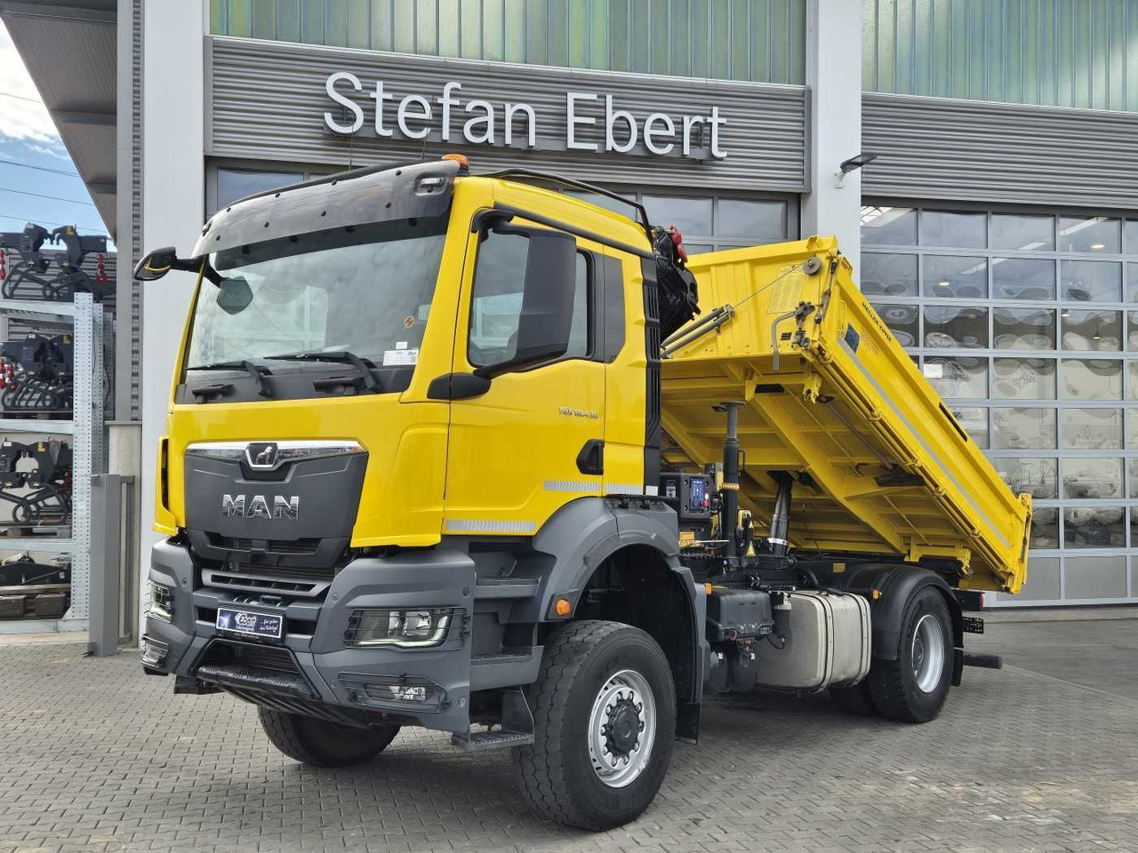 MAN TGS 18.430 4x4 BL Kran HMF 1130K-RCS Funk AHK - Tippbil lastbil: bild 2 MAN TGS 18.430 4x4 BL Kran HMF 1130K-RCS Funk AHK - Tippbil lastbil: bild 2