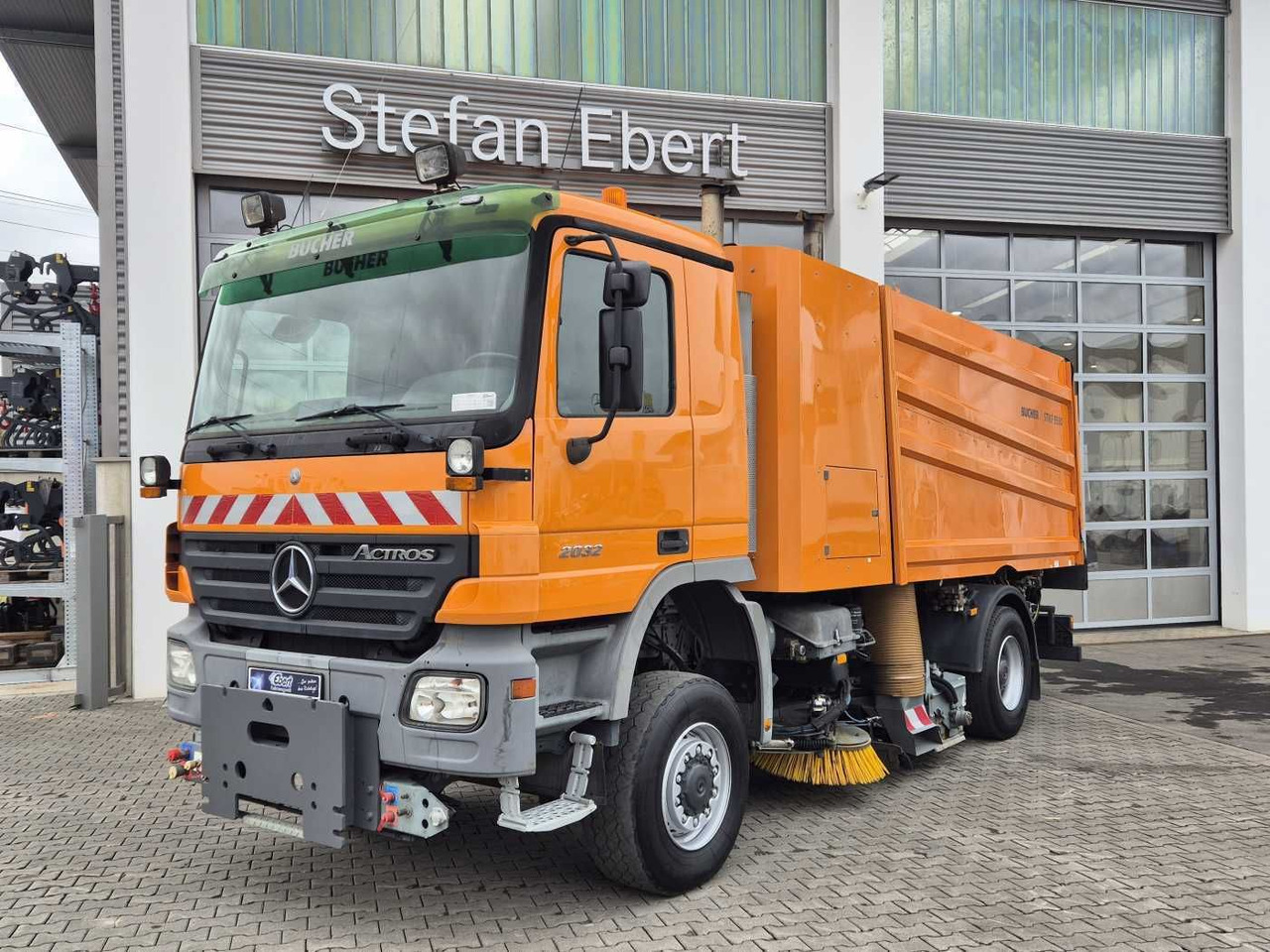 Mercedes-Benz Actros 2032 A 4x4 Bucher STKF 9500 Airport 30x - Sopmaskin: bild 1 Mercedes-Benz Actros 2032 A 4x4 Bucher STKF 9500 Airport 30x - Sopmaskin: bild 1
