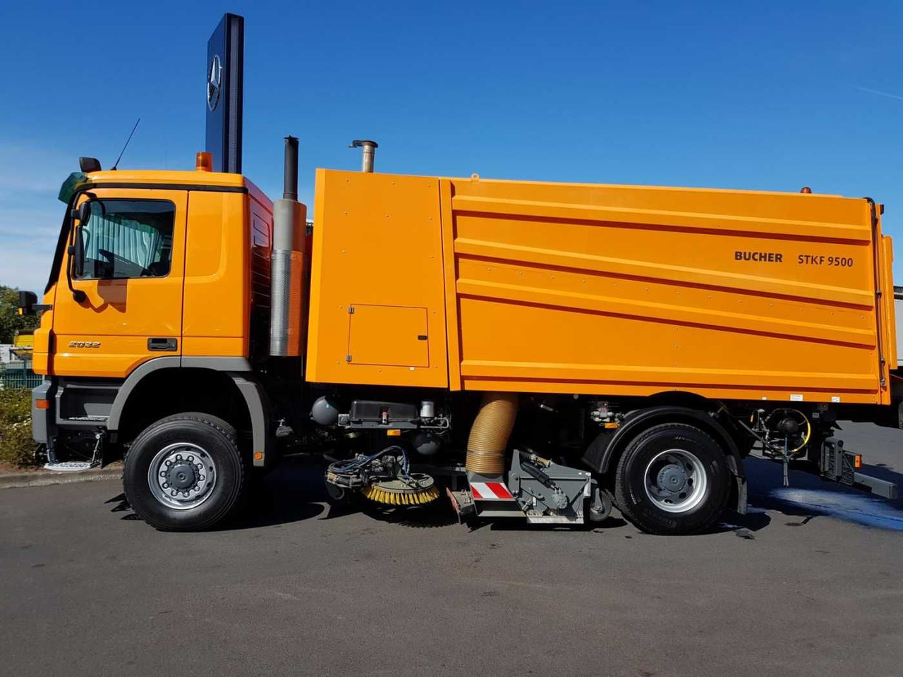 Mercedes-Benz Actros 2032 A 4x4 Bucher STKF 9500 Airport - Sopmaskin: bild 5 Mercedes-Benz Actros 2032 A 4x4 Bucher STKF 9500 Airport - Sopmaskin: bild 5