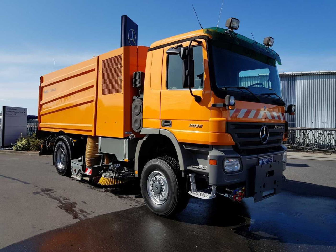 Mercedes-Benz Actros 2032 A 4x4 Bucher STKF 9500 Airport - Sopmaskin: bild 4 Mercedes-Benz Actros 2032 A 4x4 Bucher STKF 9500 Airport - Sopmaskin: bild 4