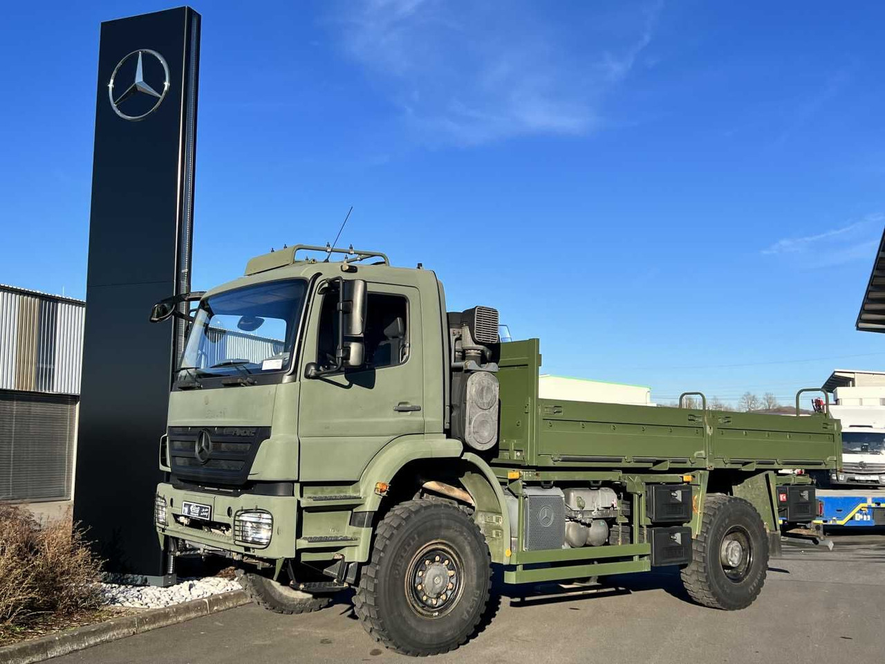 Mercedes-Benz Axor 1829 A 4x4 Pritsche - Flakbil: bild 1 Mercedes-Benz Axor 1829 A 4x4 Pritsche - Flakbil: bild 1