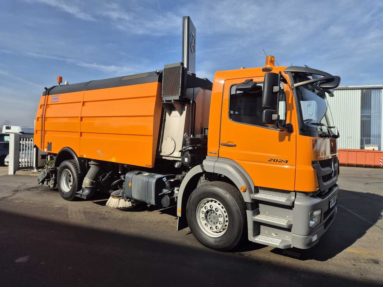 Mercedes-Benz Axor 2024 L Schmidt Airportsweeper AS 990 - Sopmaskin: bild 2 Mercedes-Benz Axor 2024 L Schmidt Airportsweeper AS 990 - Sopmaskin: bild 2