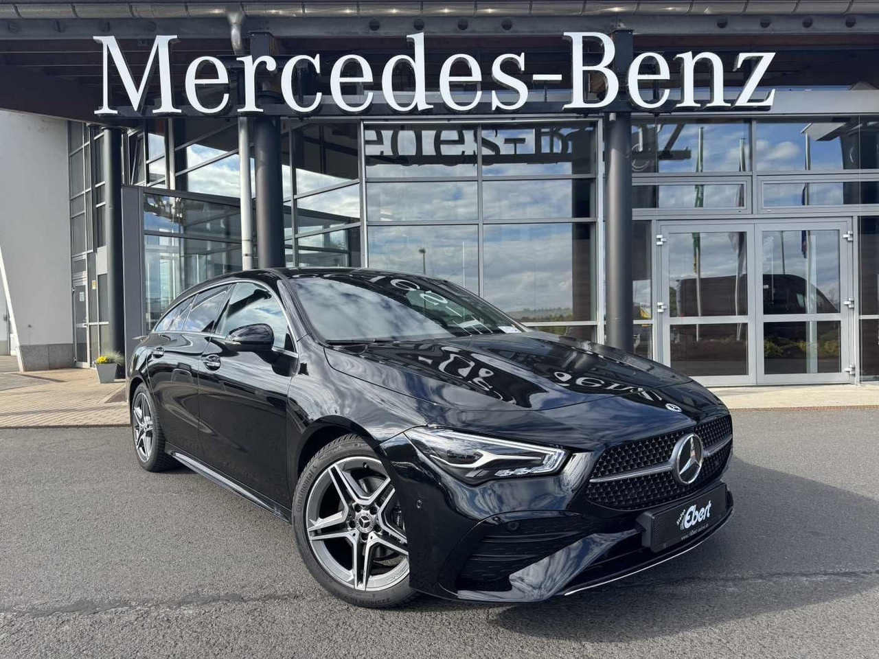 Mercedes-Benz CLA 180 Shooting Brake+AMG+Distr+AHK+RFK+ - Personbil: bild 1 Mercedes-Benz CLA 180 Shooting Brake+AMG+Distr+AHK+RFK+ - Personbil: bild 1