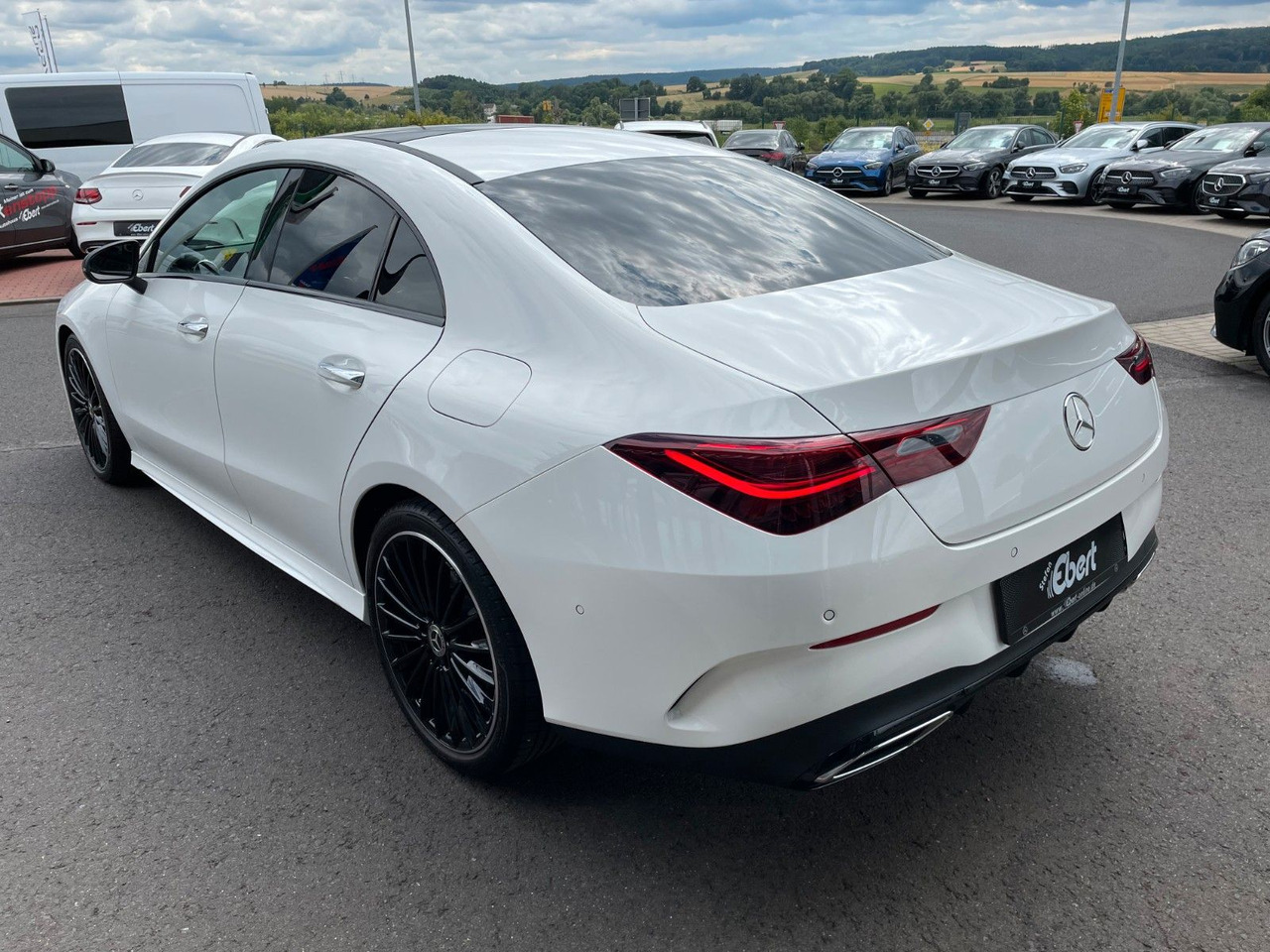 Mercedes-Benz CLA 200 AMG Pano+R-Kamera+19" - Personbil: bild 3 Mercedes-Benz CLA 200 AMG Pano+R-Kamera+19" - Personbil: bild 3