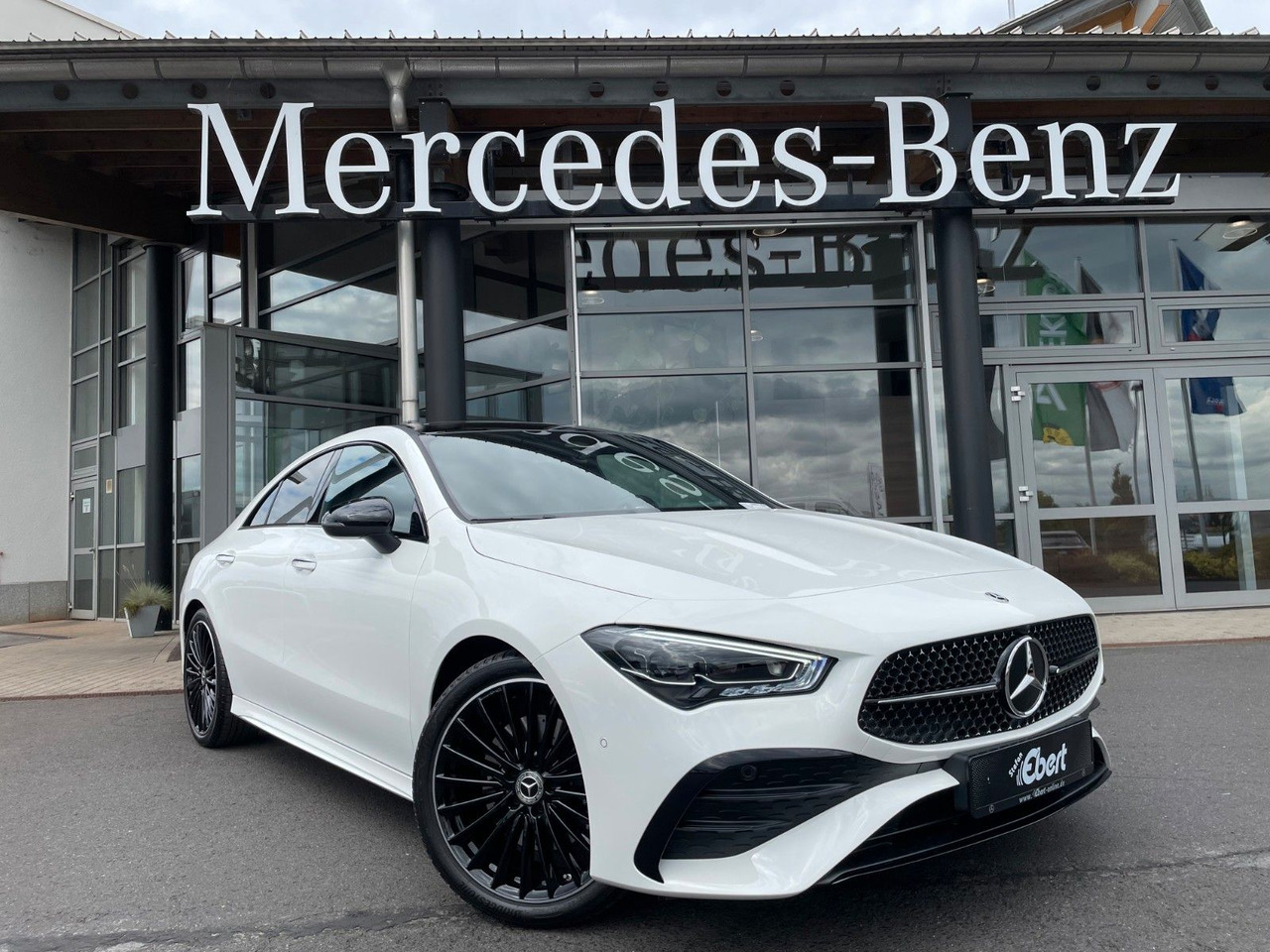 Mercedes-Benz CLA 200 AMG Pano+R-Kamera+19" - Personbil: bild 1 Mercedes-Benz CLA 200 AMG Pano+R-Kamera+19" - Personbil: bild 1