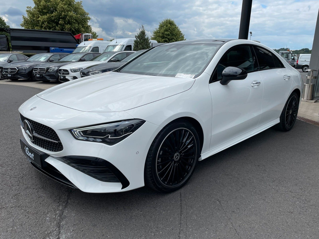 Mercedes-Benz CLA 200 AMG Pano+R-Kamera+19" - Personbil: bild 2 Mercedes-Benz CLA 200 AMG Pano+R-Kamera+19" - Personbil: bild 2