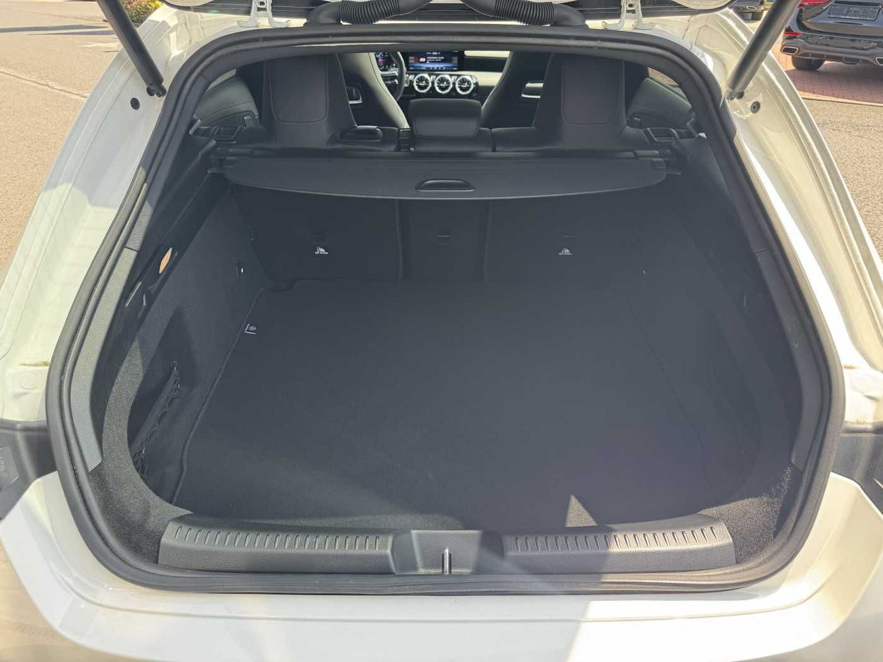 Personbil Mercedes-Benz CLA 220d Shooting Brake AMG+Pano+Distr+AHK+uvm.: bild 8