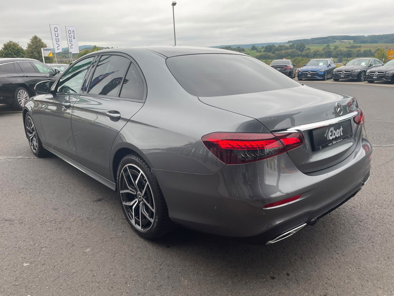 Mercedes-Benz E 220 d AMG+MBeam+Pano+Distr+R-Kamera - Sedan: bild 3 Mercedes-Benz E 220 d AMG+MBeam+Pano+Distr+R-Kamera - Sedan: bild 3