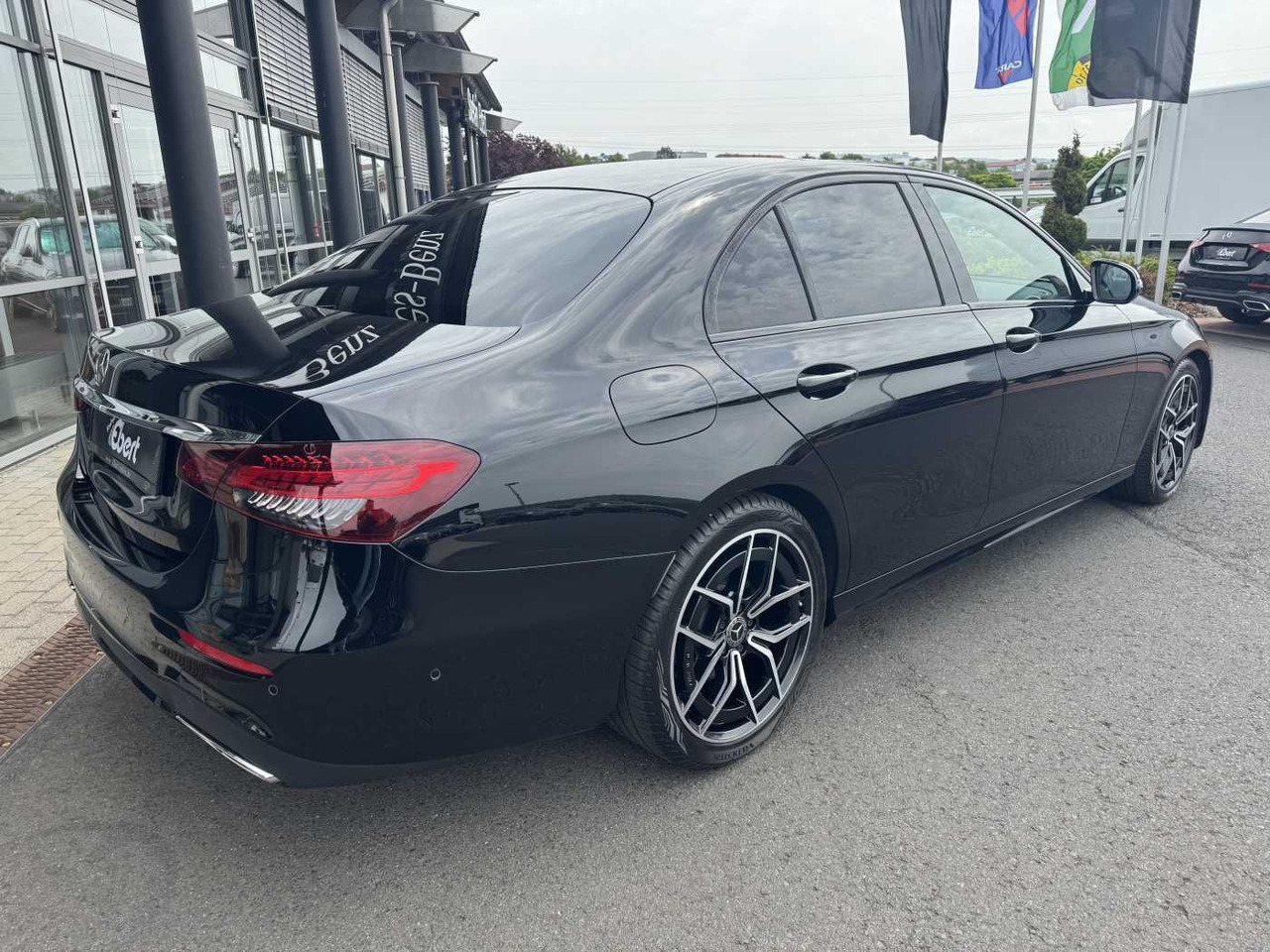 Mercedes-Benz E 220d AMG+Distr+Multibeam+Pano+ Ambiente+Night - Sedan: bild 4 Mercedes-Benz E 220d AMG+Distr+Multibeam+Pano+ Ambiente+Night - Sedan: bild 4