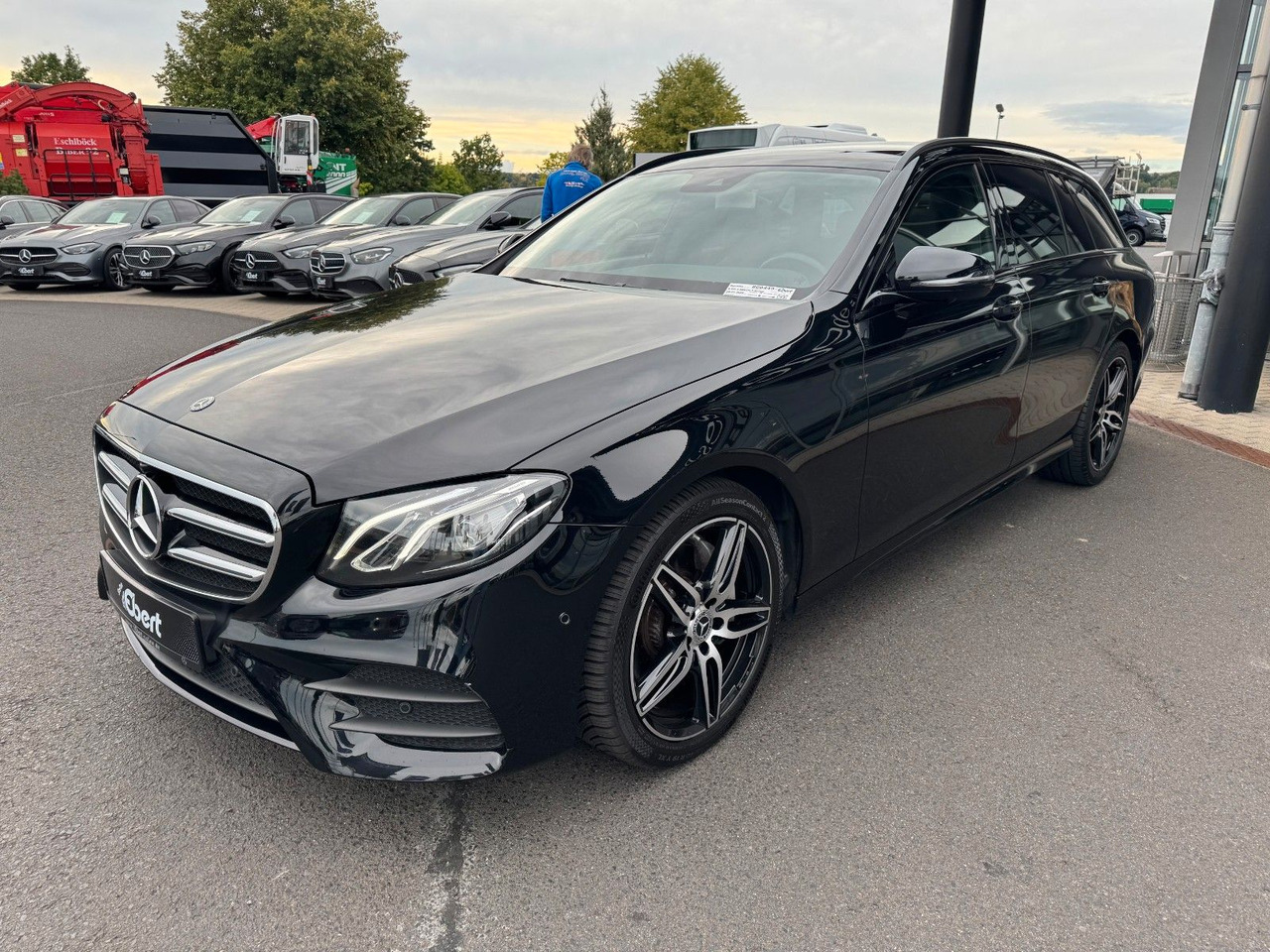 Mercedes-Benz E 220d T 4M+AMG+Pano+Brum+360+Night - Kombi: bild 2 Mercedes-Benz E 220d T 4M+AMG+Pano+Brum+360+Night - Kombi: bild 2