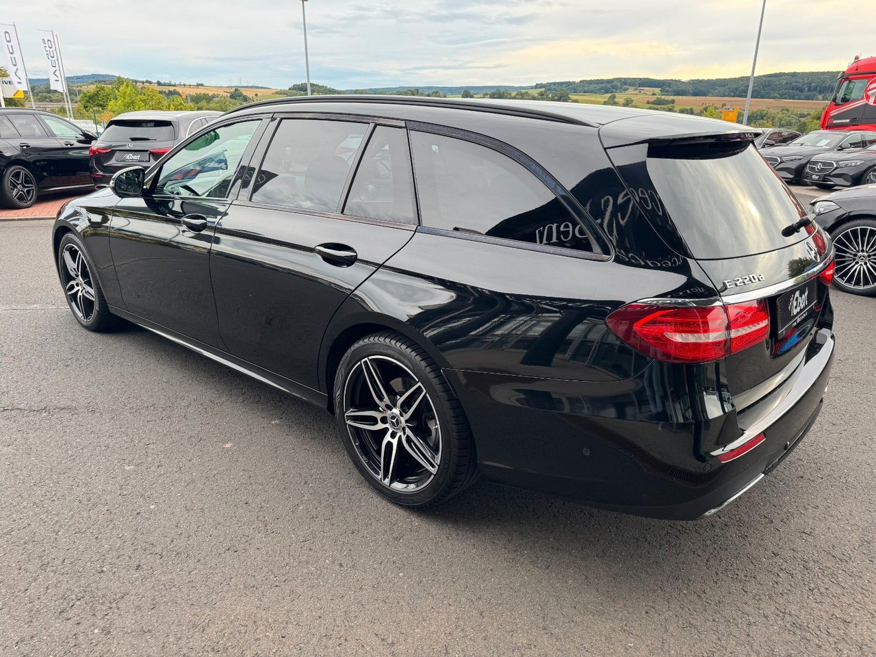 Mercedes-Benz E 220d T 4M+AMG+Pano+Brum+360+Night - Kombi: bild 3 Mercedes-Benz E 220d T 4M+AMG+Pano+Brum+360+Night - Kombi: bild 3