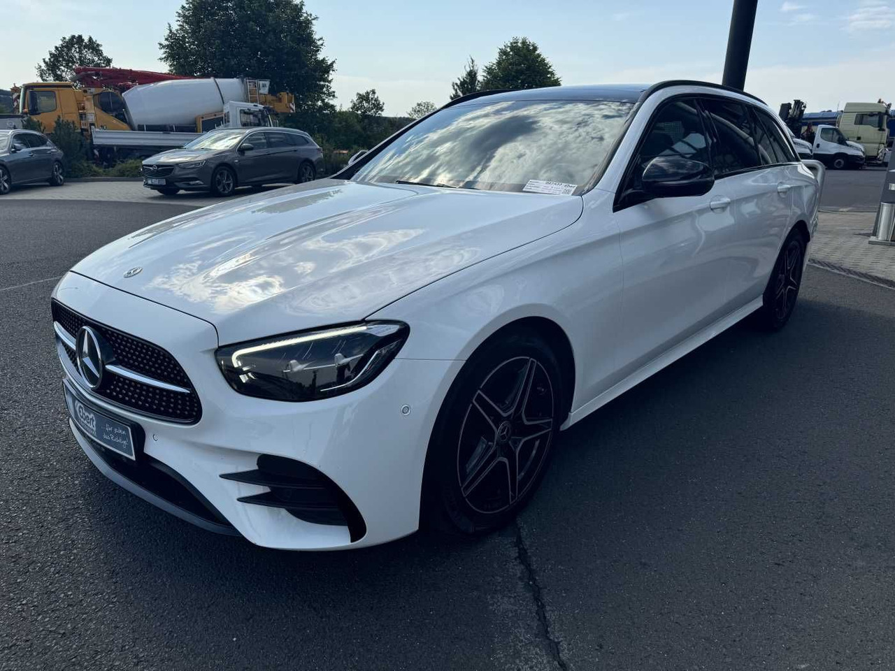 Mercedes-Benz E 220d T AMG+Pano+AHK+Night+TotW+ RKamera+Ambien - Personbil: bild 2 Mercedes-Benz E 220d T AMG+Pano+AHK+Night+TotW+ RKamera+Ambien - Personbil: bild 2