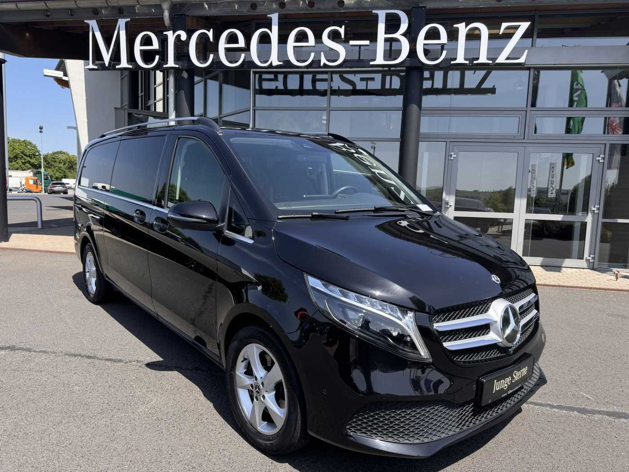 Mercedes-Benz V 300 d 4MATIC AVA 3430 AHK2,5 DISTRONIC 360 - Persontransport: bild 1 Mercedes-Benz V 300 d 4MATIC AVA 3430 AHK2,5 DISTRONIC 360 - Persontransport: bild 1