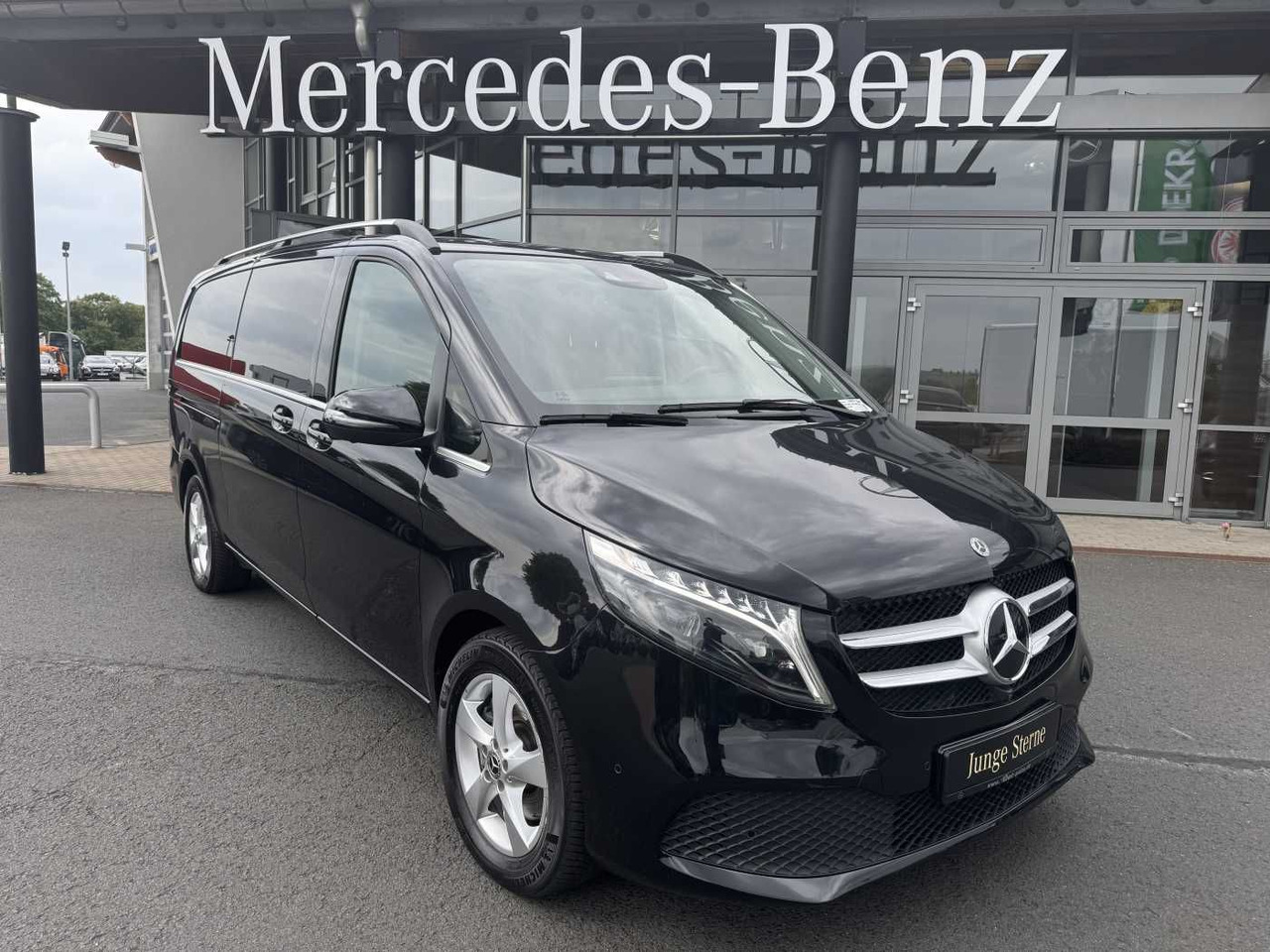 Mercedes-Benz V 300 d 4MATIC AVA 3430 AHK2,5 DISTRONIC 360 - Persontransport: bild 1 Mercedes-Benz V 300 d 4MATIC AVA 3430 AHK2,5 DISTRONIC 360 - Persontransport: bild 1