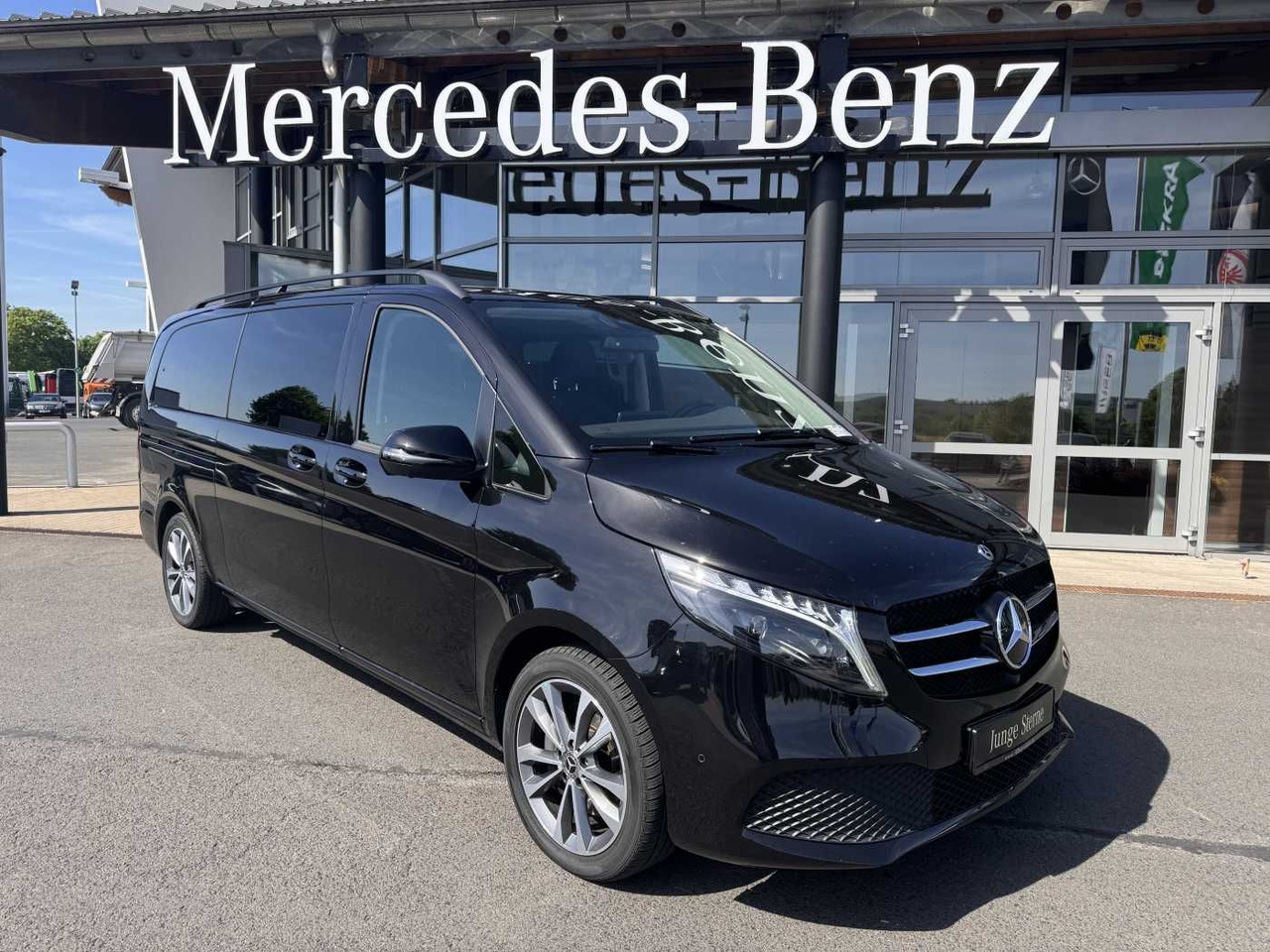 Mercedes-Benz V 300 d AVA Extralang AIRMATIC Standheiz 360Kam - Persontransport: bild 1 Mercedes-Benz V 300 d AVA Extralang AIRMATIC Standheiz 360Kam - Persontransport: bild 1