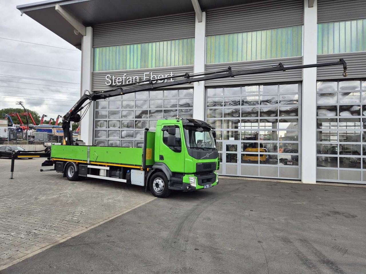 Volvo FL 42 R Kran Hiab XS 088 Funk bis 14 m! Kamera - Flakbil, Kranbil: bild 1 Volvo FL 42 R Kran Hiab XS 088 Funk bis 14 m! Kamera - Flakbil, Kranbil: bild 1