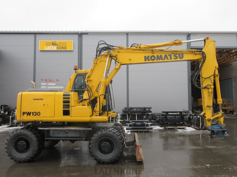Komatsu PW130-6 Pyöräalustainen kaivinkone - Grävmaskin på däck: bild 1 Komatsu PW130-6 Pyöräalustainen kaivinkone - Grävmaskin på däck: bild 1