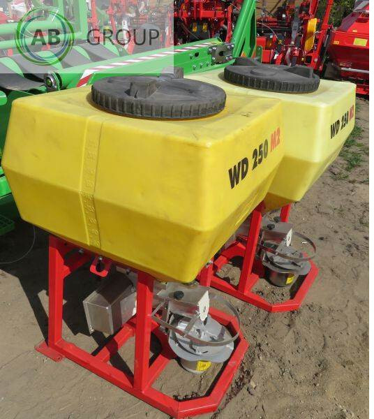 APV Siewnik poplonów 250 l USZKODZONY / DOSTĘPNY OD RĘ - Mineralgödselspridare: bild 2 APV Siewnik poplonów 250 l USZKODZONY / DOSTĘPNY OD RĘ - Mineralgödselspridare: bild 2
