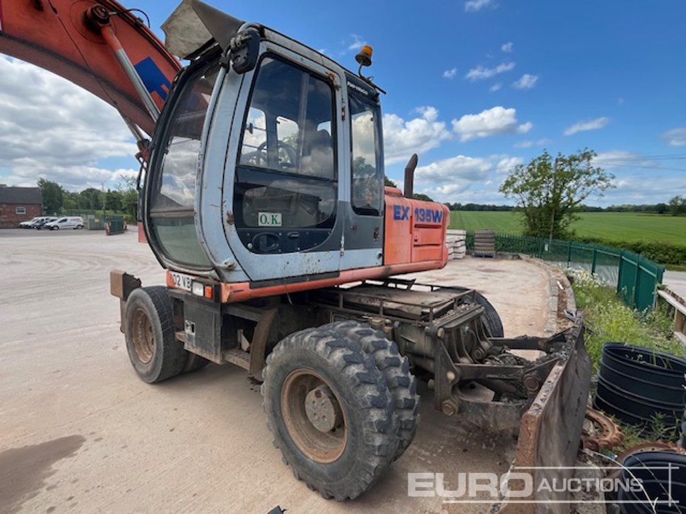 2002 Fiat Hitachi EX135W - Grävmaskin på däck: bild 1 2002 Fiat Hitachi EX135W - Grävmaskin på däck: bild 1