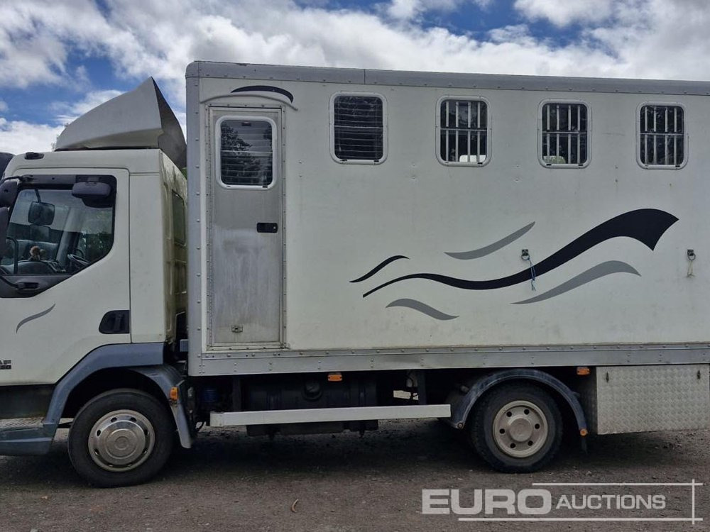 2006 DAF 45.150 - Djurtransport lastbil: bild 1 2006 DAF 45.150 - Djurtransport lastbil: bild 1