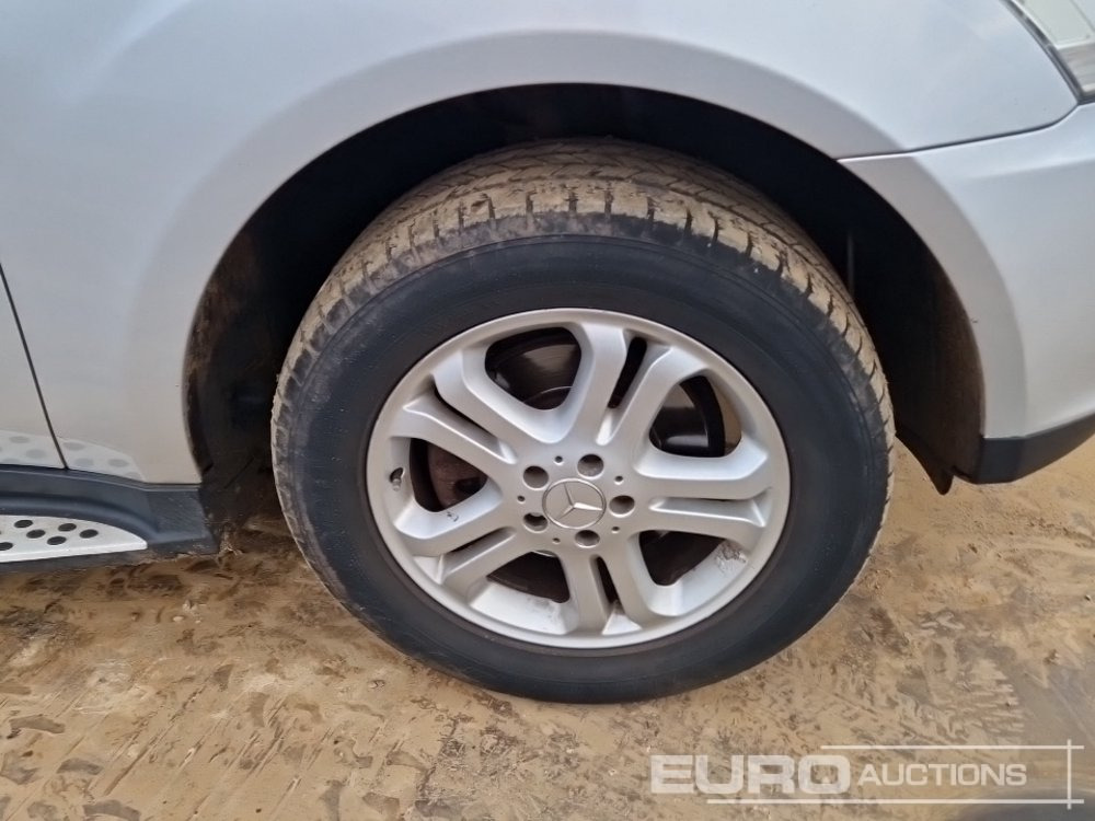 SUV 2006 Mercedes ML320 CDI: bild 12