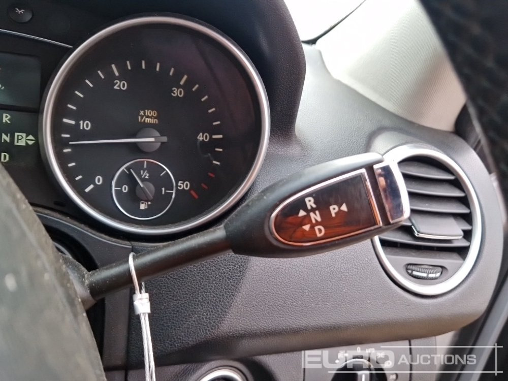 SUV 2006 Mercedes ML320 CDI: bild 31