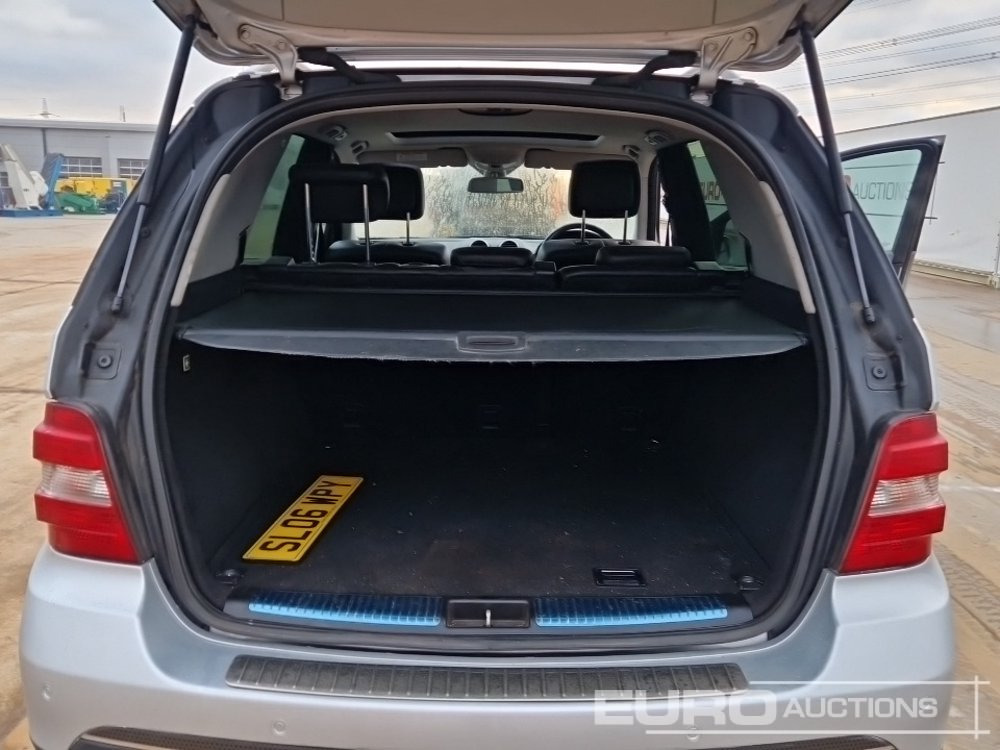 SUV 2006 Mercedes ML320 CDI: bild 13