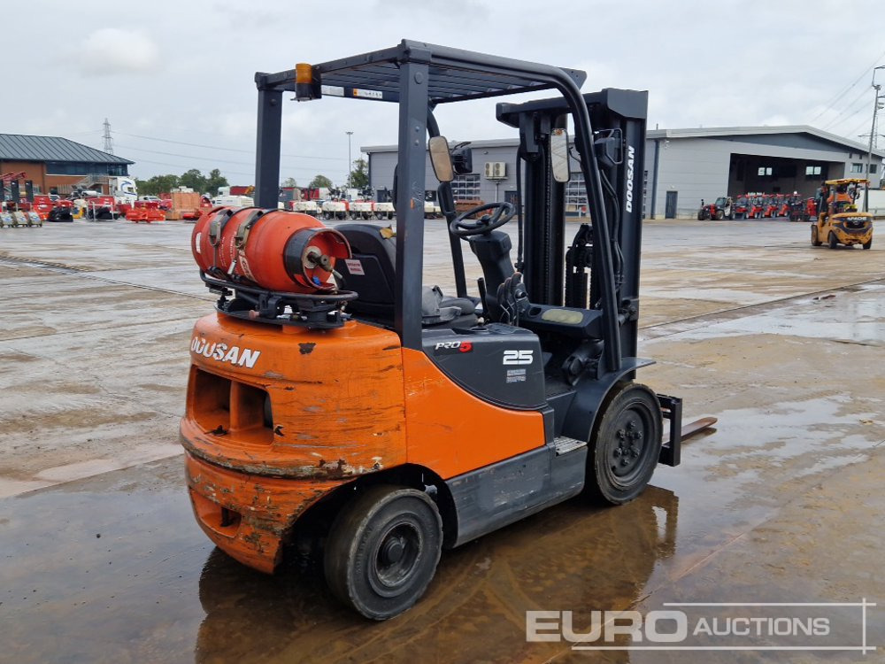 2012 Doosan G25E-5 - Motviktstruck: bild 5 2012 Doosan G25E-5 - Motviktstruck: bild 5