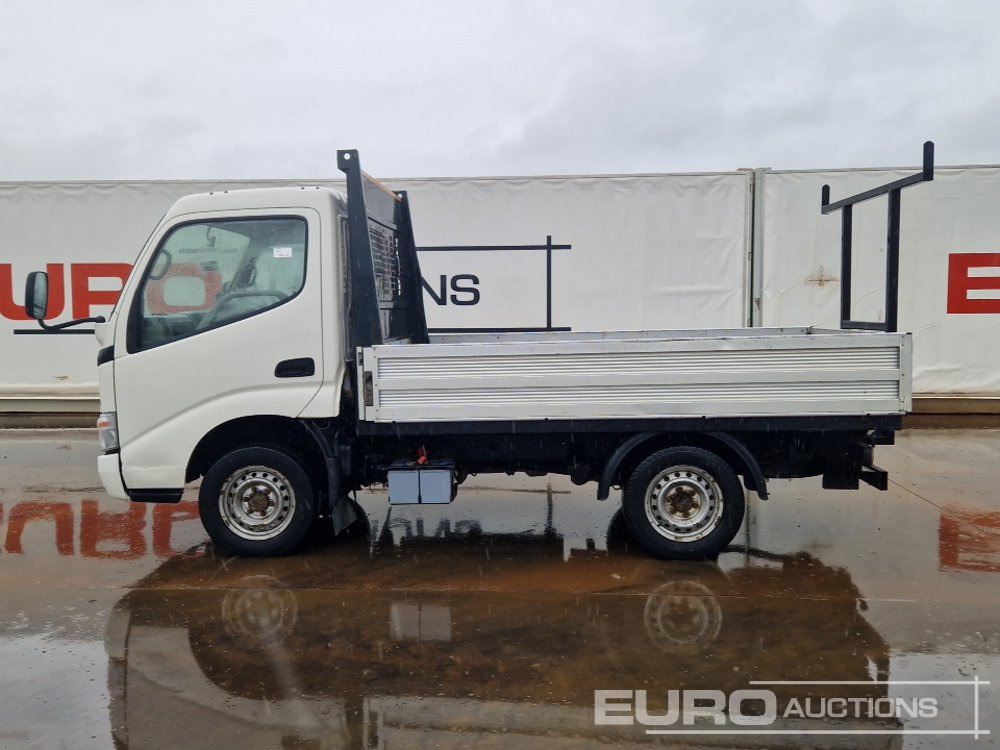 2014 Toyota Dyna - Transportbil med flak: bild 2 2014 Toyota Dyna - Transportbil med flak: bild 2