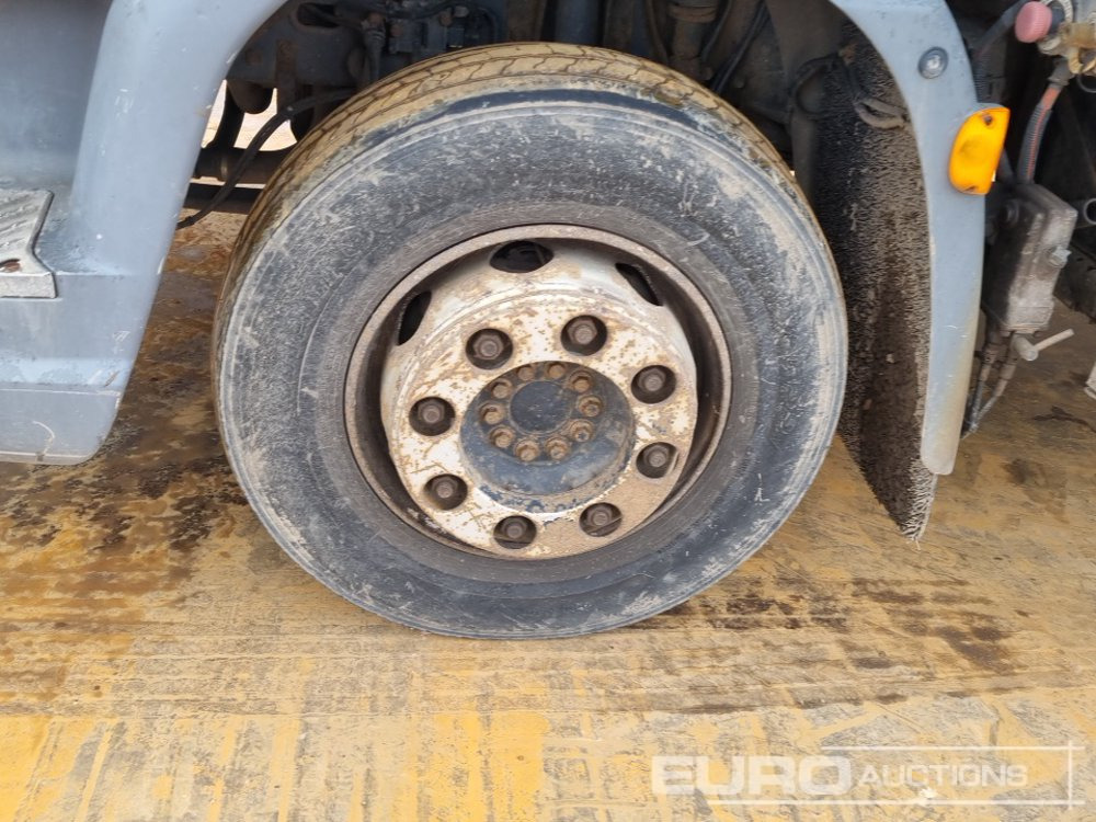 Flakbil för transportering tunga maskiner 2015 DAF 210: bild 9 Flakbil för transportering tunga maskiner 2015 DAF 210: bild 9